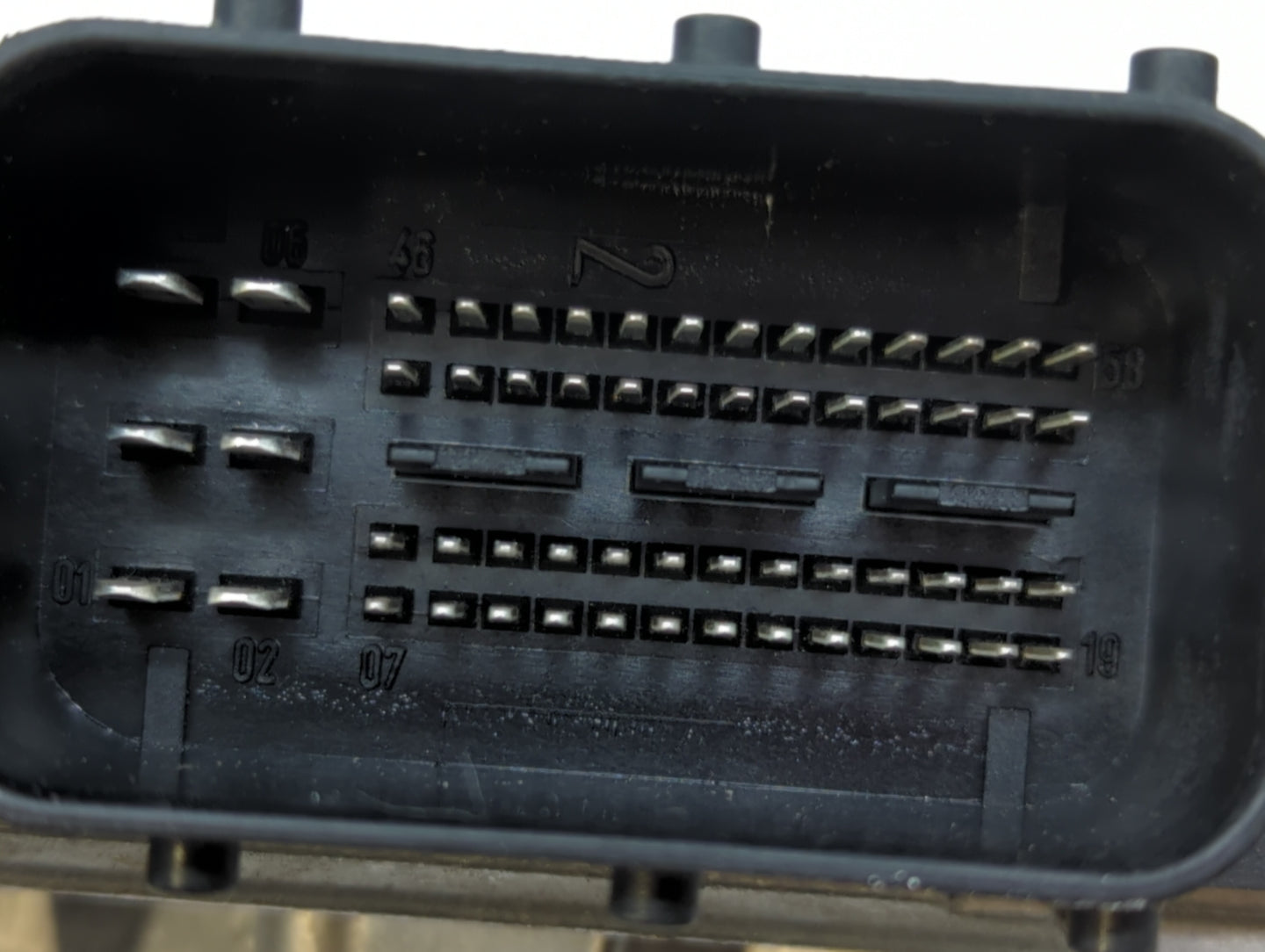 2012 Volvo V60 PCM Engine Control Computer ECU ECM PCU OEM P/N:31286086 Fits OEM Used Auto Parts - Oemusedautoparts1.com