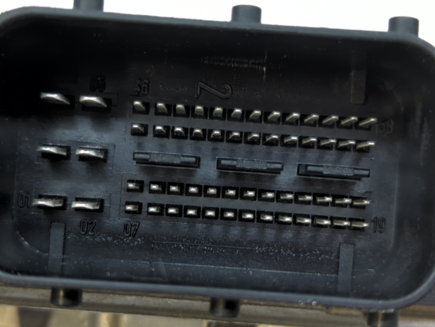 2012 Volvo V60 PCM Engine Control Computer ECU ECM PCU OEM P/N:31286086 Fits OEM Used Auto Parts - Oemusedautoparts1.com