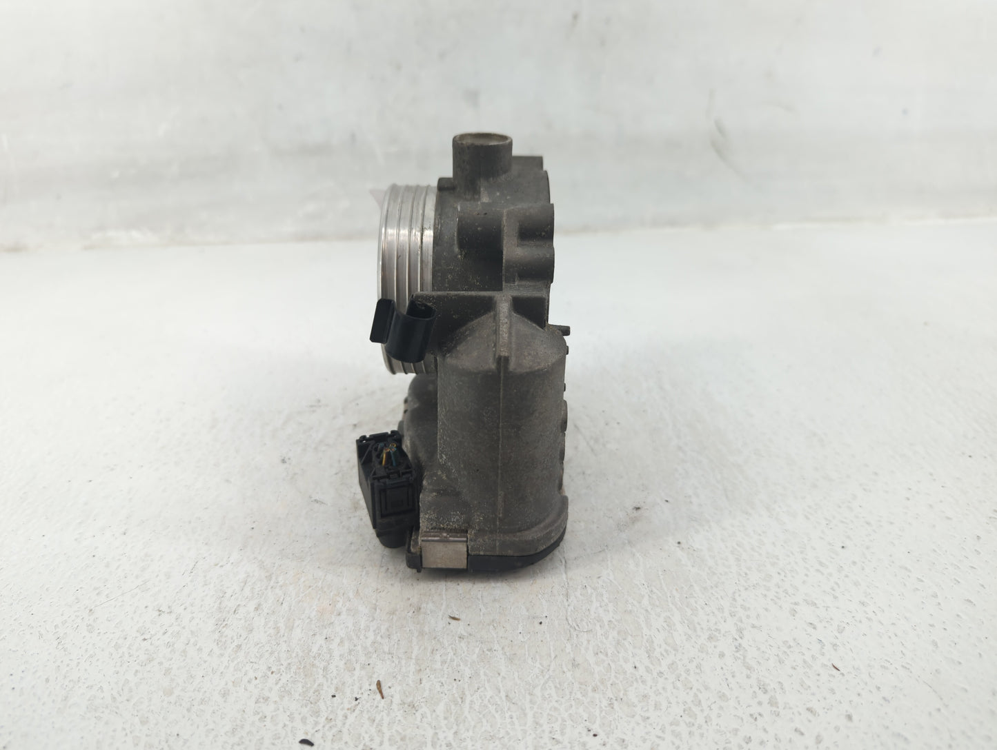 2012 Volvo V60 Throttle Body P/N:30711552 Fits Fits 2004 2005 2006 2007 2008 2009 2010 2011 2013 OEM Used Auto Parts - Oemus