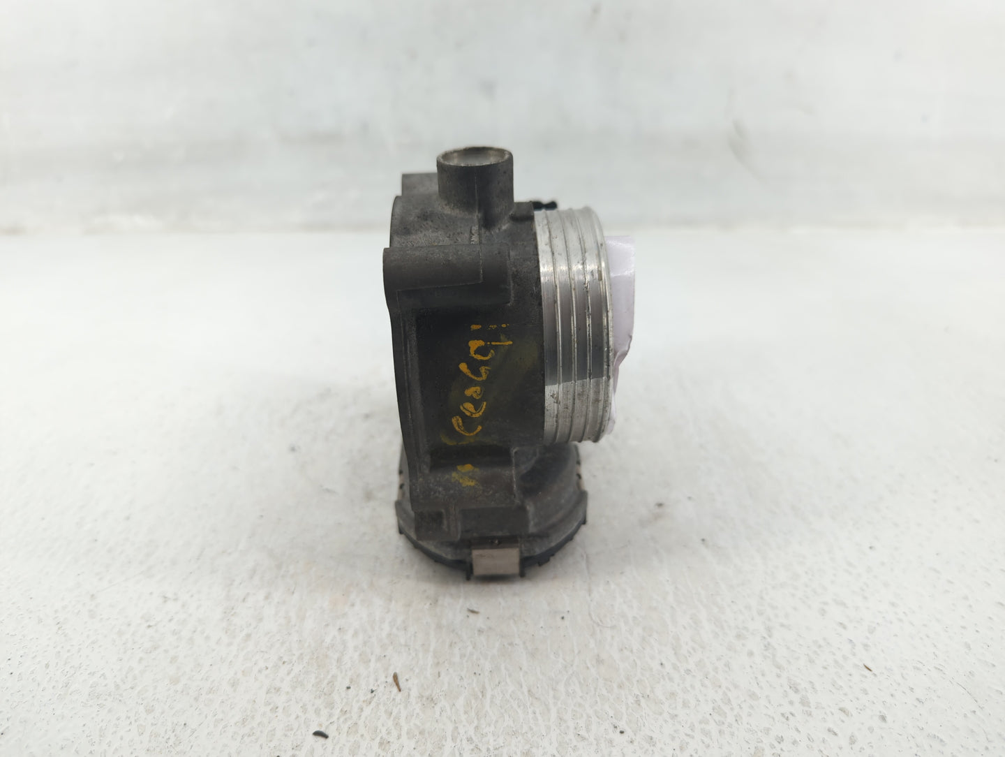 2012 Volvo V60 Throttle Body P/N:30711552 Fits Fits 2004 2005 2006 2007 2008 2009 2010 2011 2013 OEM Used Auto Parts - Oemus