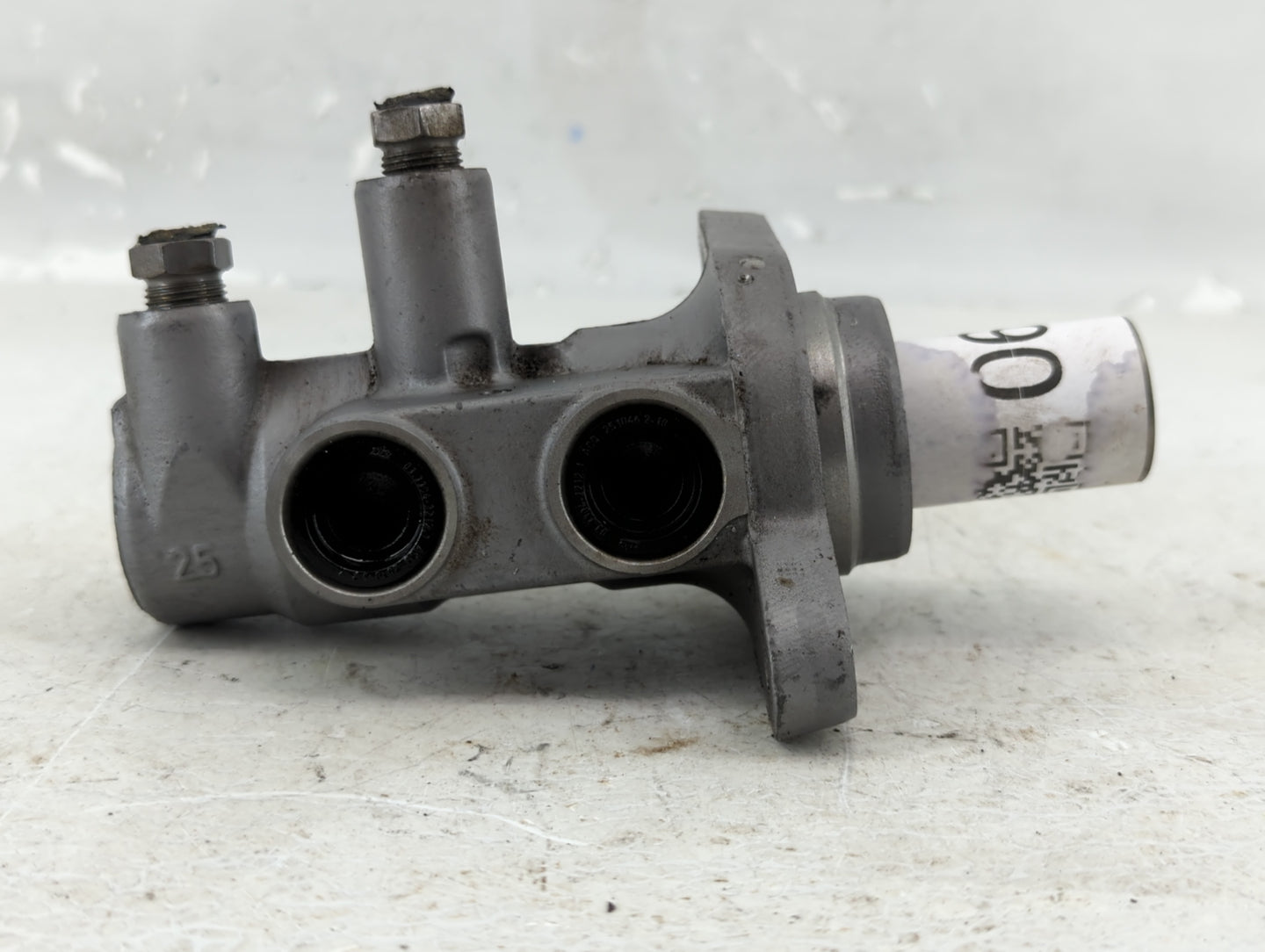 2013-2016 Volvo V60 Brake Master Cylinder - Oemusedautoparts1.com