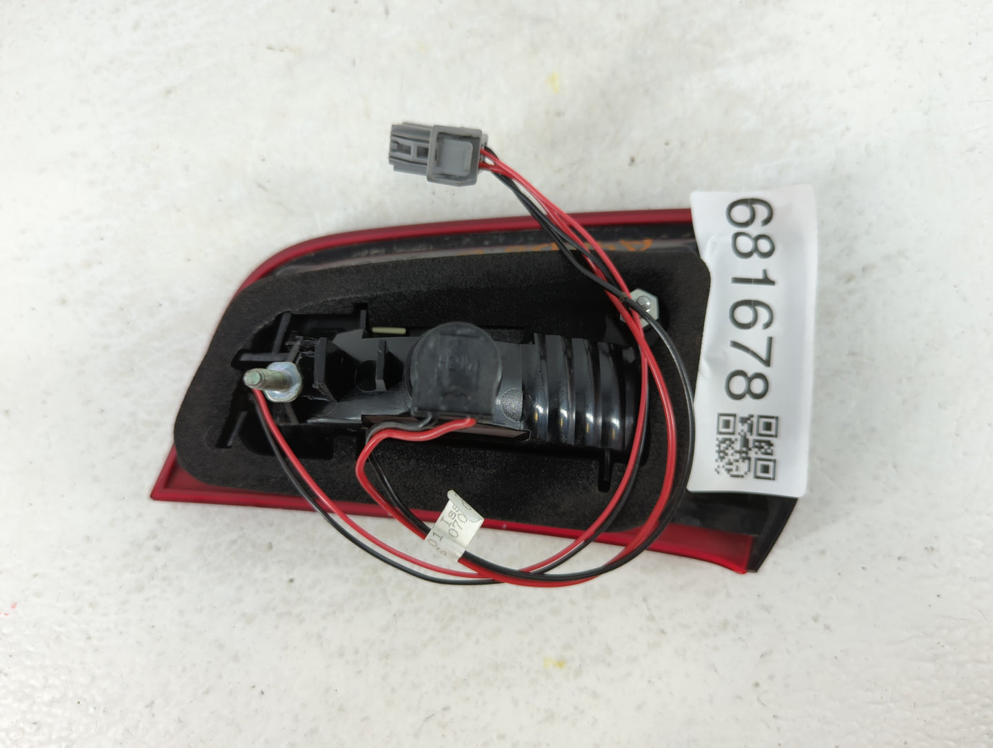 2013 Volvo V60 Tail Light Assembly Driver Left OEM P/N:30796271 Fits Fits 2011 2012 2014 2015 2016 2017 2018 OEM Used Auto P