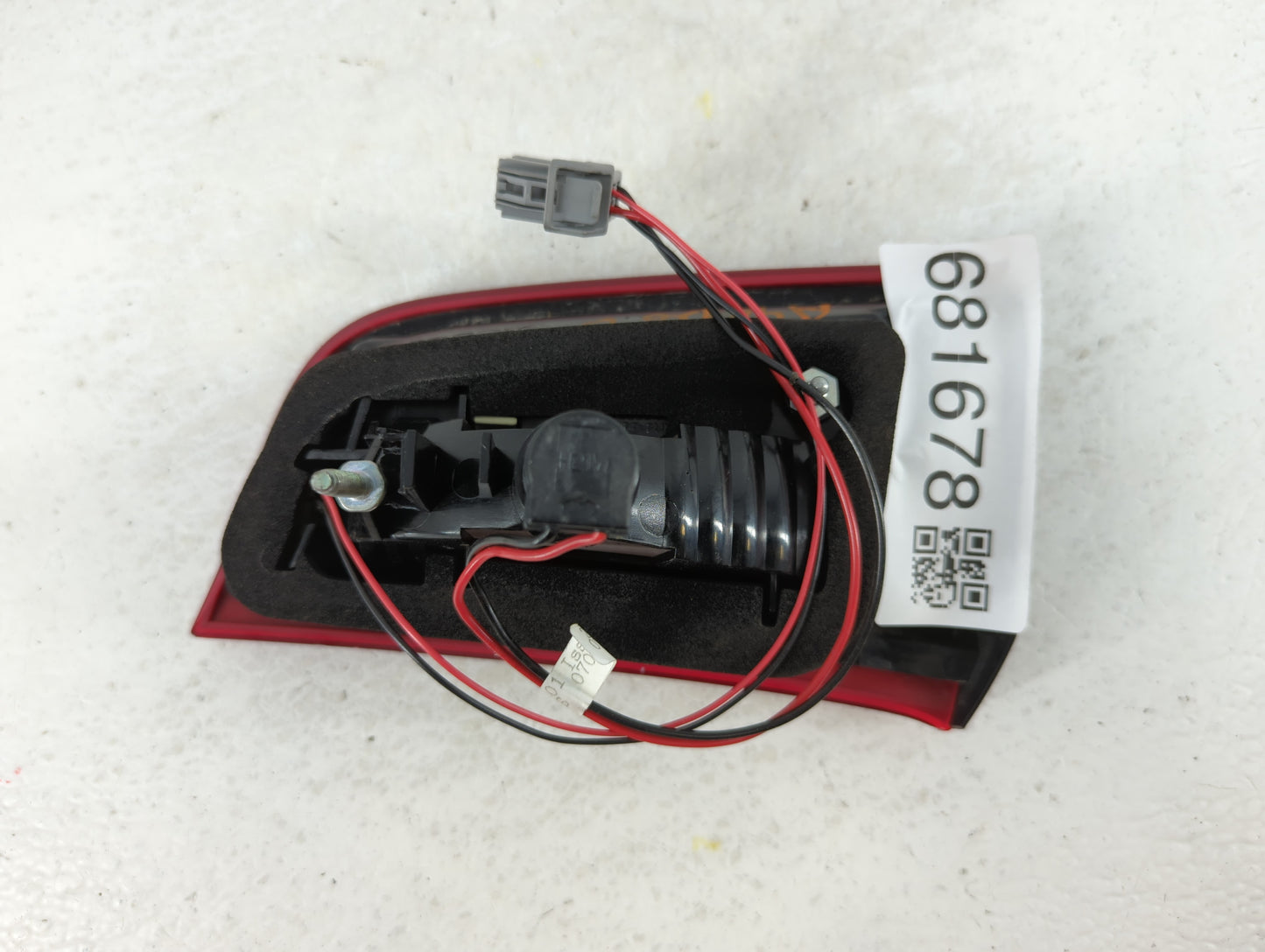 2013 Volvo V60 Tail Light Assembly Driver Left OEM P/N:30796271 Fits Fits 2011 2012 2014 2015 2016 2017 2018 OEM Used Auto P