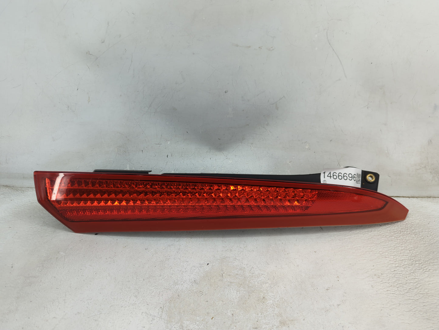 2007-2014 Volvo Xc90 Passenger Right Side Deck Lid Mounted Tail Light 1466696 - Oemusedautoparts1.com