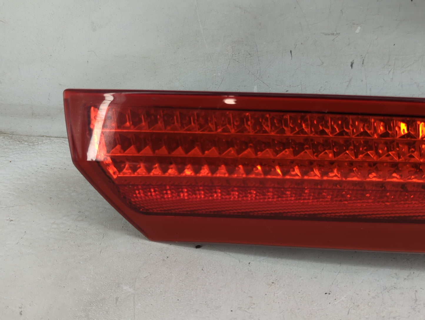 2007-2014 Volvo Xc90 Passenger Right Side Deck Lid Mounted Tail Light 1466696 - Oemusedautoparts1.com