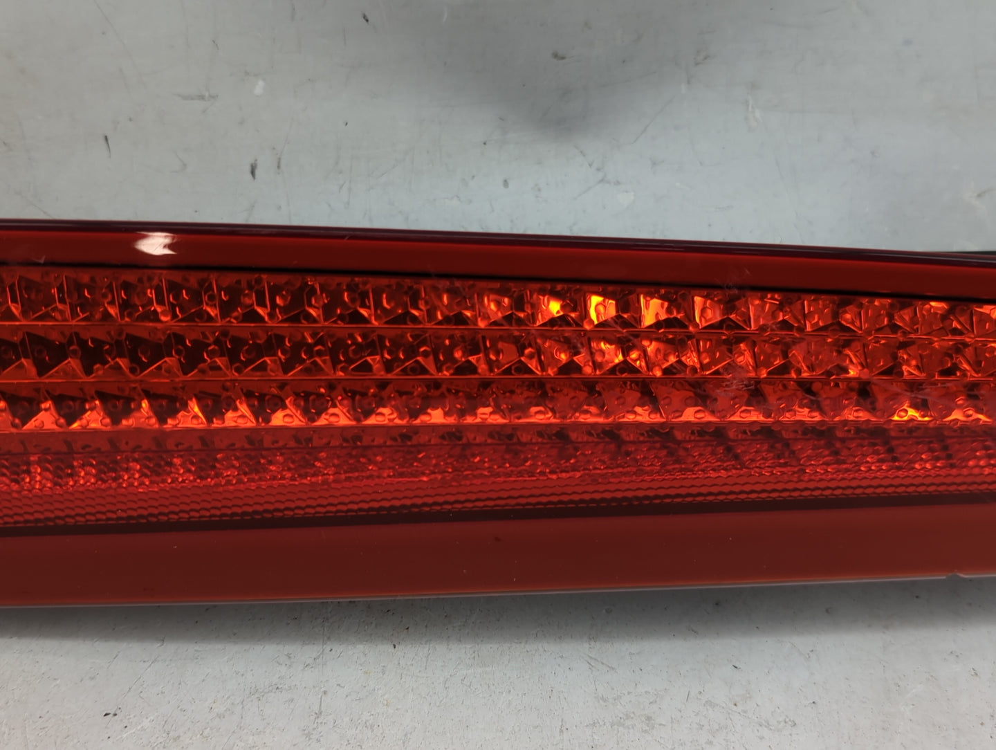 2007-2014 Volvo Xc90 Passenger Right Side Deck Lid Mounted Tail Light 1466696 - Oemusedautoparts1.com