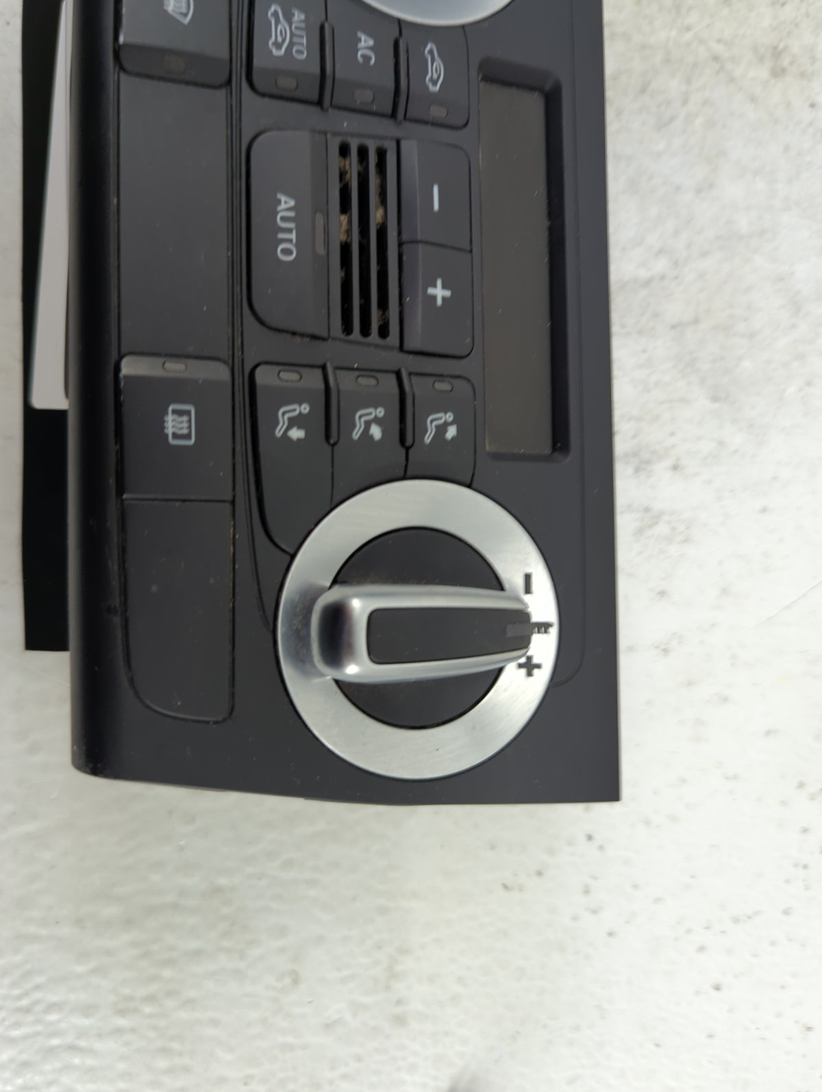 2009-2013 Audi A3 Climate Control Module Temperature AC/Heater Replacement P/N:8P0820043BM 8P0820043BM XHA Fits OEM Used Aut