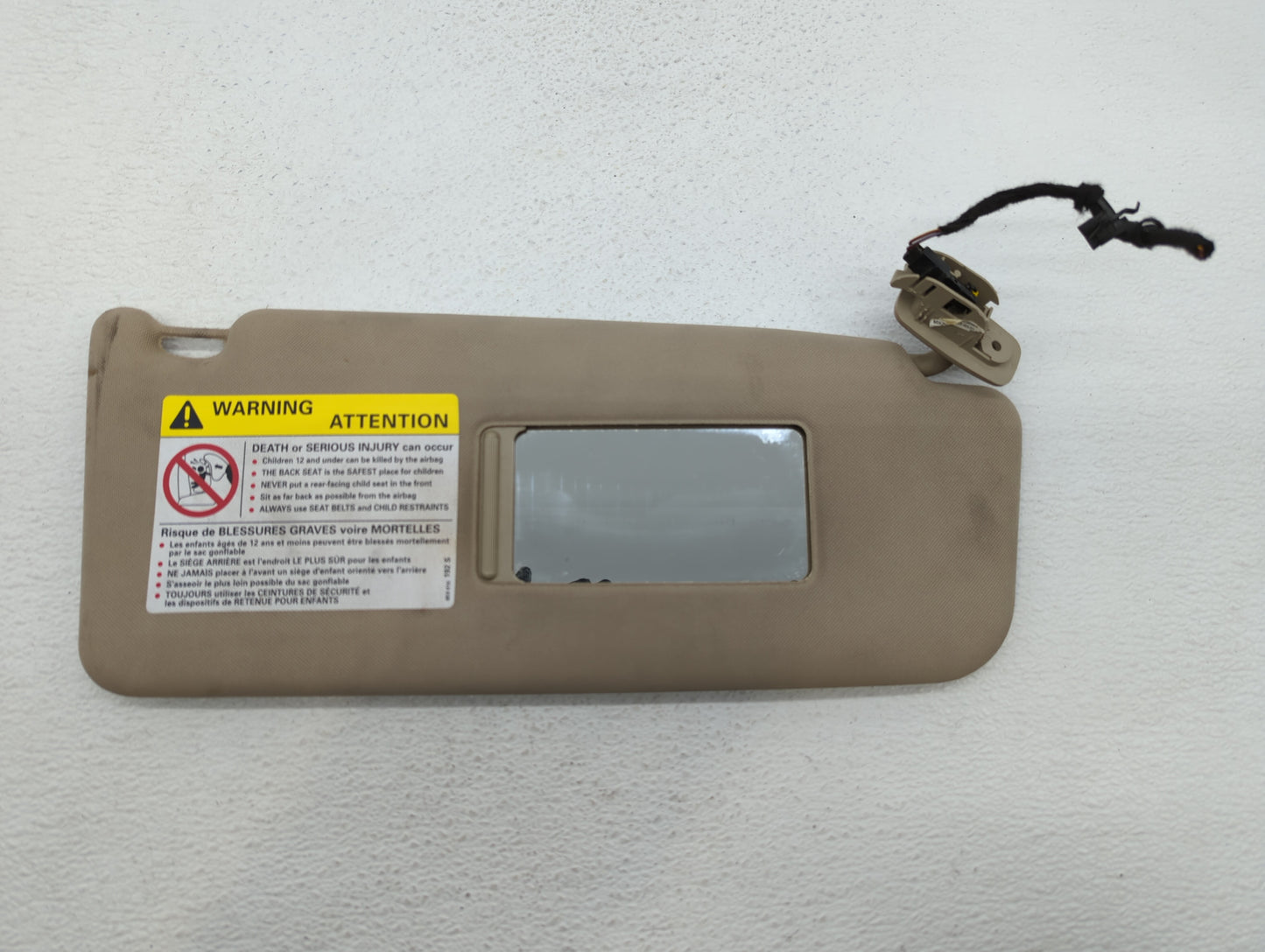 2006-2013 Audi A3 Sun Visor Shade Replacement Passenger Right Mirror Fits Fits 2006 2007 2008 2009 2010 2011 2012 2013 OEM U