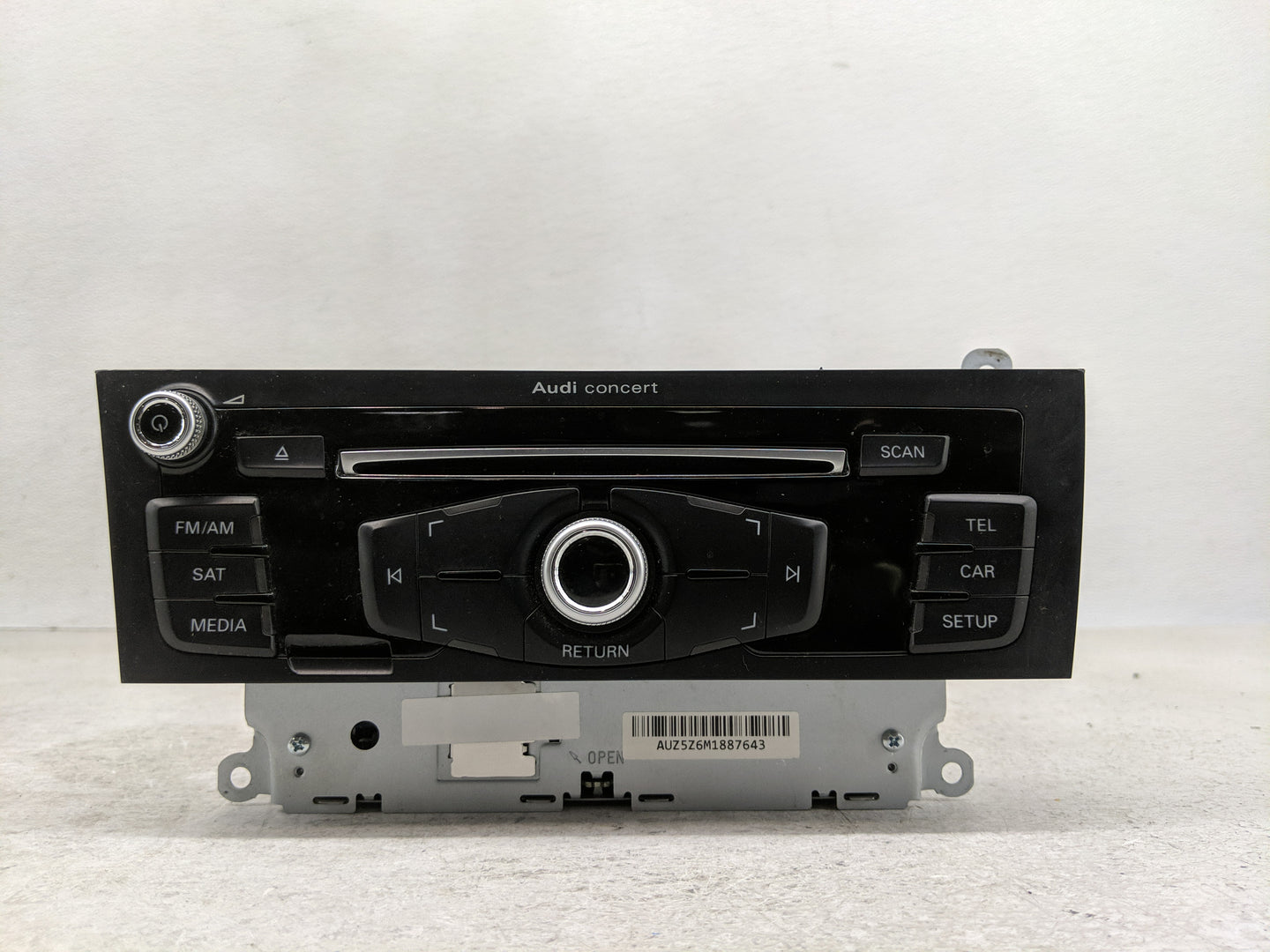 2013 Audi A4 Radio AM FM Cd Player Receiver Replacement P/N:8R1 035 186 Q Fits OEM Used Auto Parts - Oemusedautoparts1.com