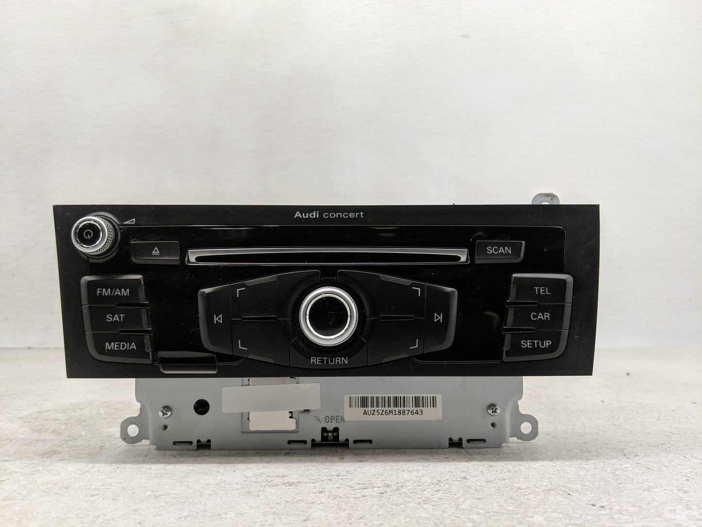2013 Audi A4 Radio AM FM Cd Player Receiver Replacement P/N:8R1 035 186 Q Fits OEM Used Auto Parts - Oemusedautoparts1.com