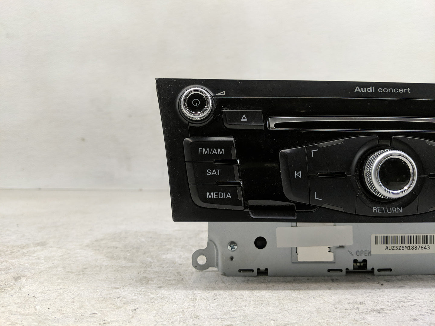 2013 Audi A4 Radio AM FM Cd Player Receiver Replacement P/N:8R1 035 186 Q Fits OEM Used Auto Parts - Oemusedautoparts1.com