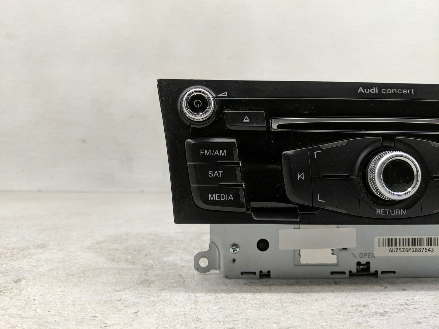 2013 Audi A4 Radio AM FM Cd Player Receiver Replacement P/N:8R1 035 186 Q Fits OEM Used Auto Parts - Oemusedautoparts1.com