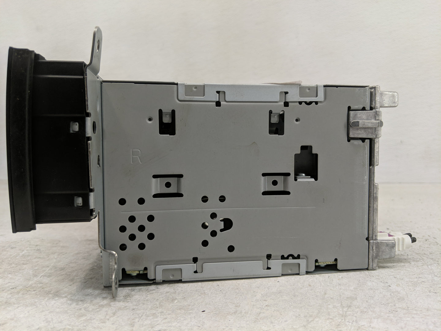 2013 Audi A4 Radio AM FM Cd Player Receiver Replacement P/N:8R1 035 186 Q Fits OEM Used Auto Parts - Oemusedautoparts1.com