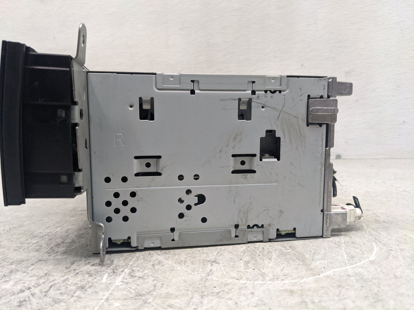 2013-2016 Audi A4 Radio AM FM Cd Player Receiver Replacement P/N:8R1 035 186 H 8R1 035 186 B Fits Fits 2013 2014 2015 2016 O