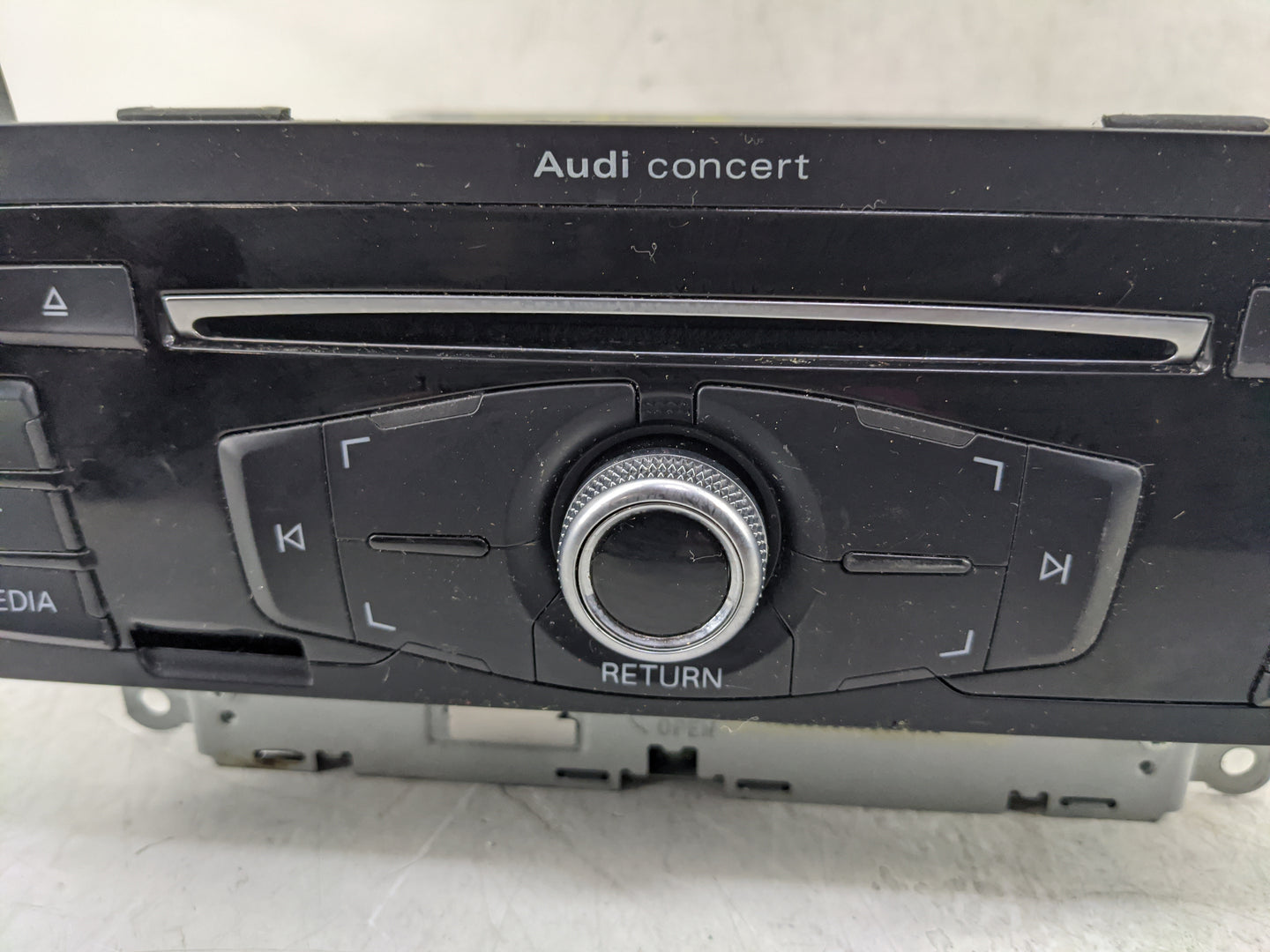 2013-2016 Audi A4 Radio AM FM Cd Player Receiver Replacement P/N:8R1035186Q Fits Fits 2013 2014 2015 2016 OEM Used Auto Part