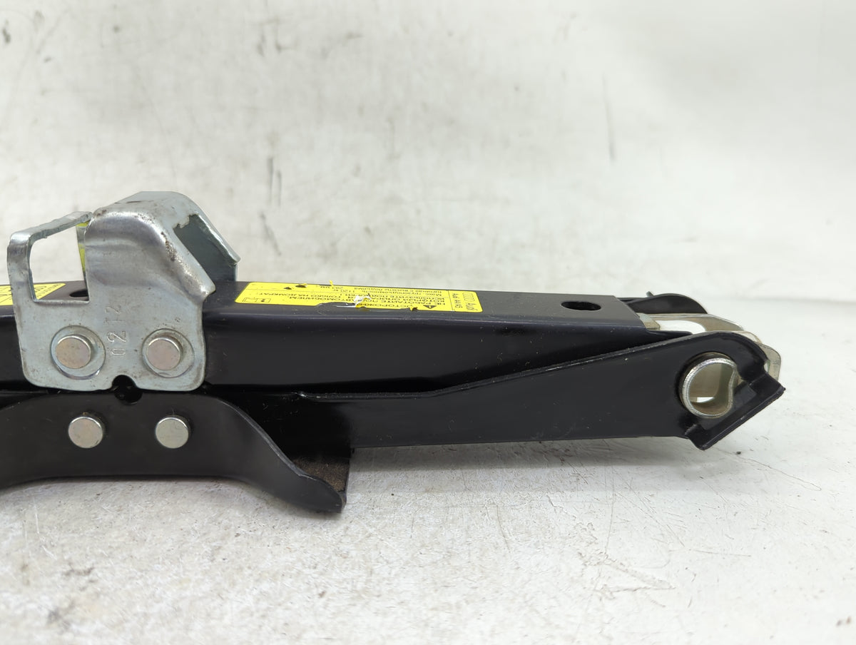 2013 Audi A4 Spare Scissor Car Jack 1409492 - Oemusedautoparts1.com