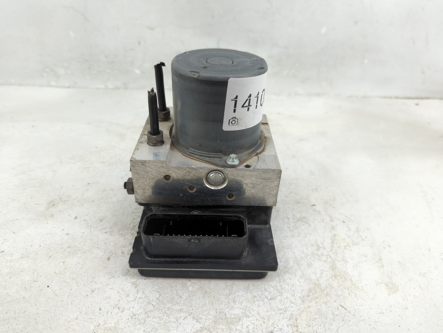 2013 Audi A4 ABS Pump Control Module Replacement P/N:8K0 907 379 CK Fits OEM Used Auto Parts - Oemusedautoparts1.com