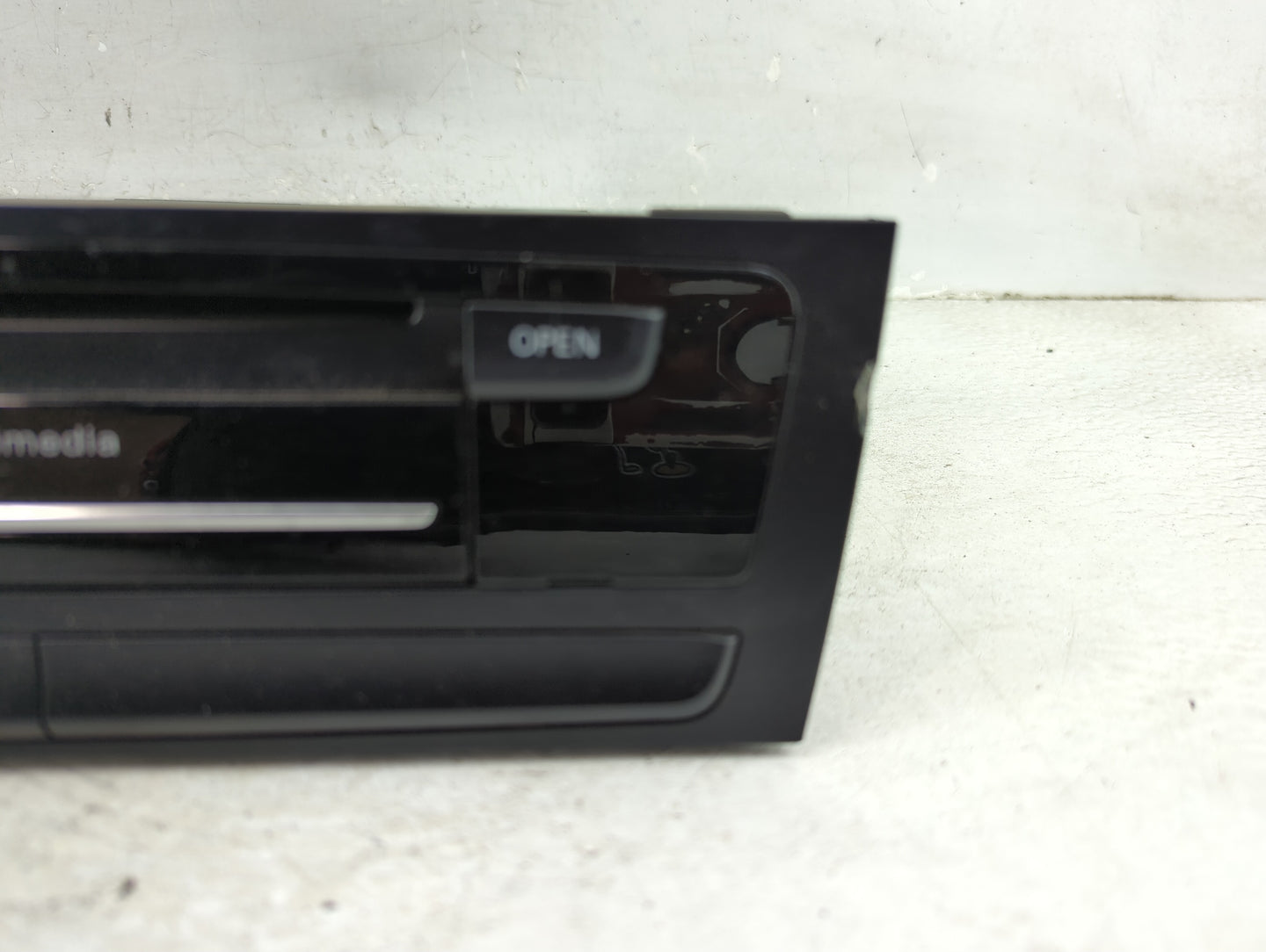 2013-2016 Audi A4 Radio AM FM Cd Player Receiver Replacement P/N:8R1035746C AD10-0169005 Fits OEM Used Auto Parts - Oemuseda
