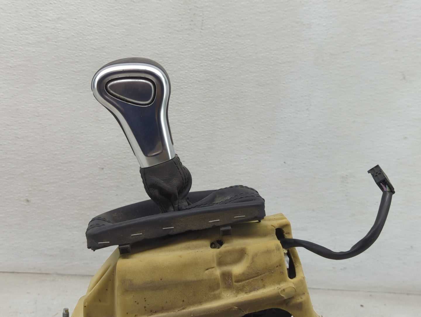 2013 Audi A4 Floor Console Assembly Shifter - Oemusedautoparts1.com