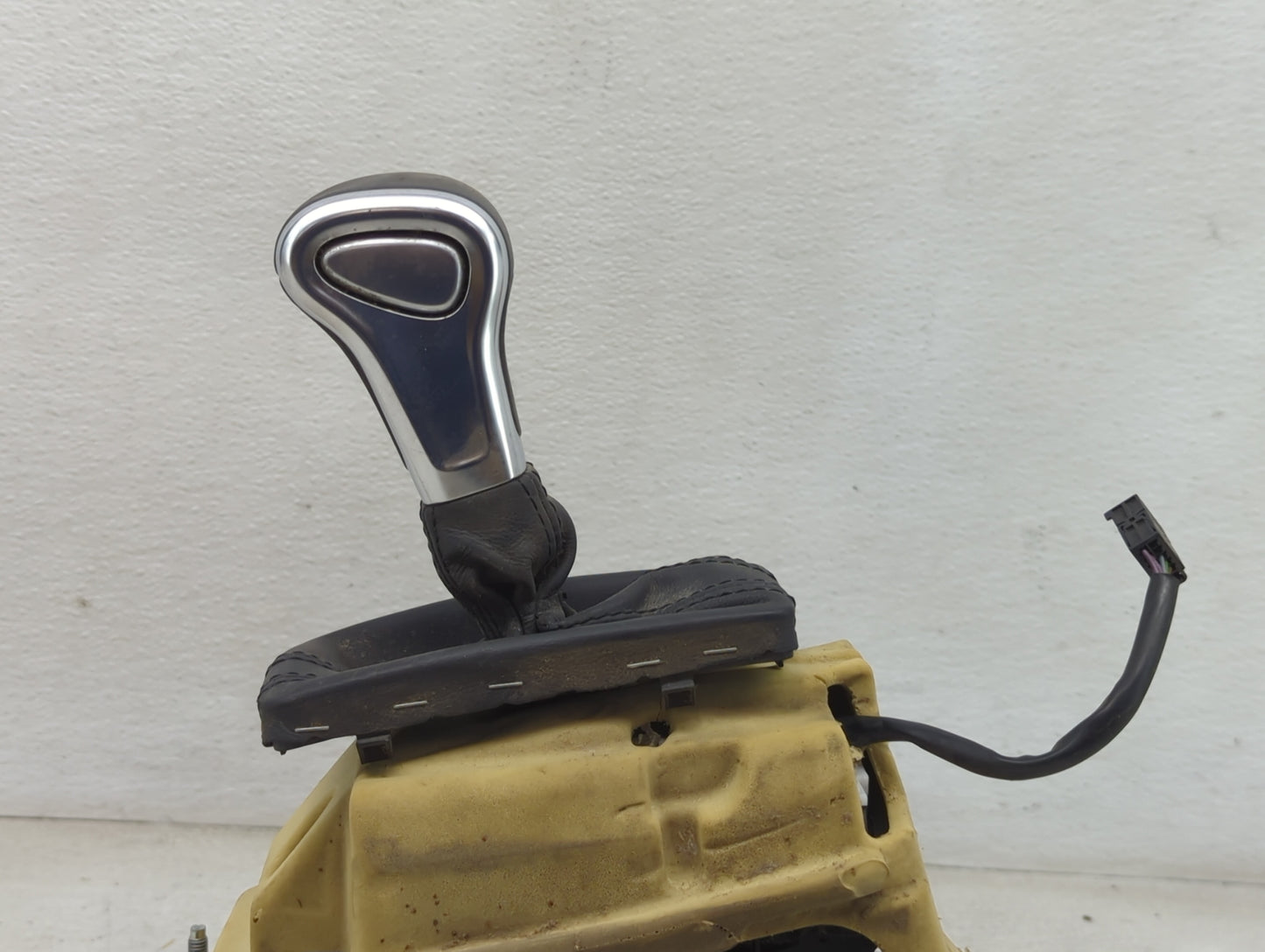2013 Audi A4 Floor Console Assembly Shifter - Oemusedautoparts1.com