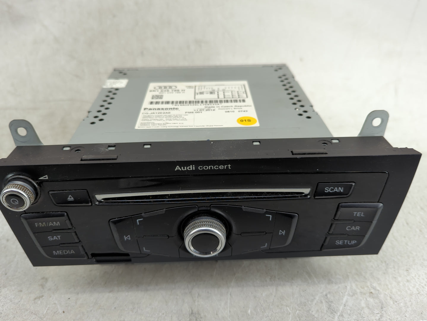 2013 Audi A4 Radio AM FM Cd Player Receiver Replacement P/N:8R1035186H CQ-JA12E2AE Fits Fits 2014 2015 2016 OEM Used Auto Pa