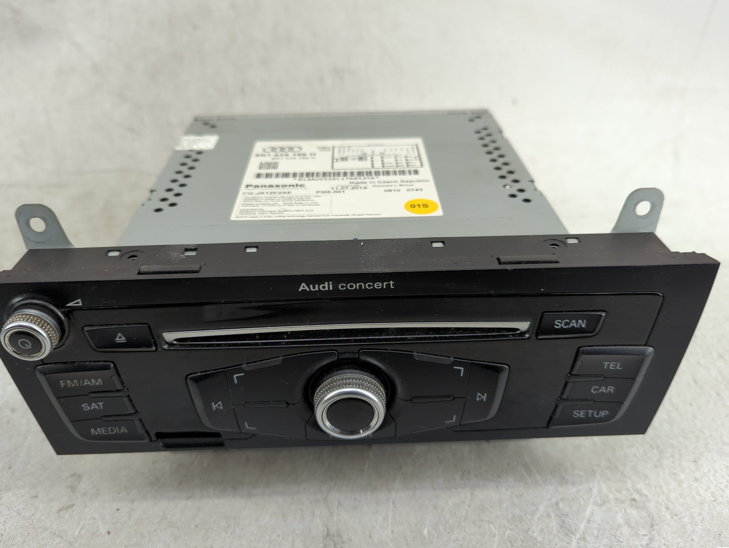 2013 Audi A4 Radio AM FM Cd Player Receiver Replacement P/N:8R1035186H CQ-JA12E2AE Fits Fits 2014 2015 2016 OEM Used Auto Pa