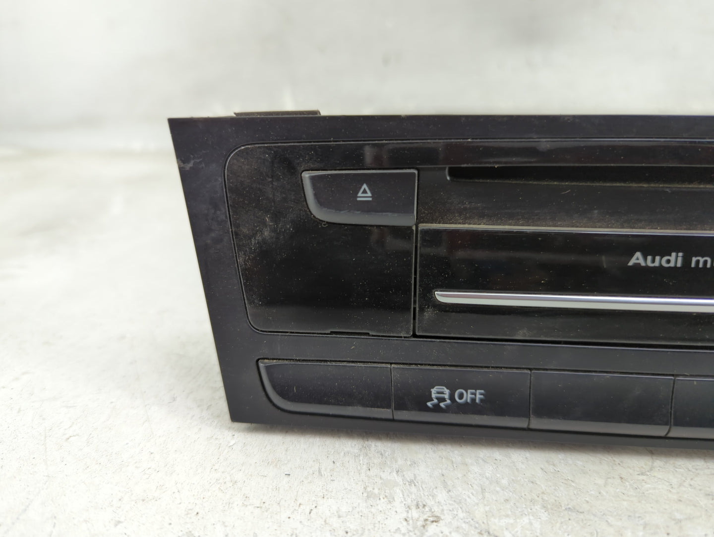 2013-2016 Audi A4 Radio AM FM Cd Player Receiver Replacement P/N:005WWDA0303 AD10-0169005 Fits OEM Used Auto Parts - Oemused