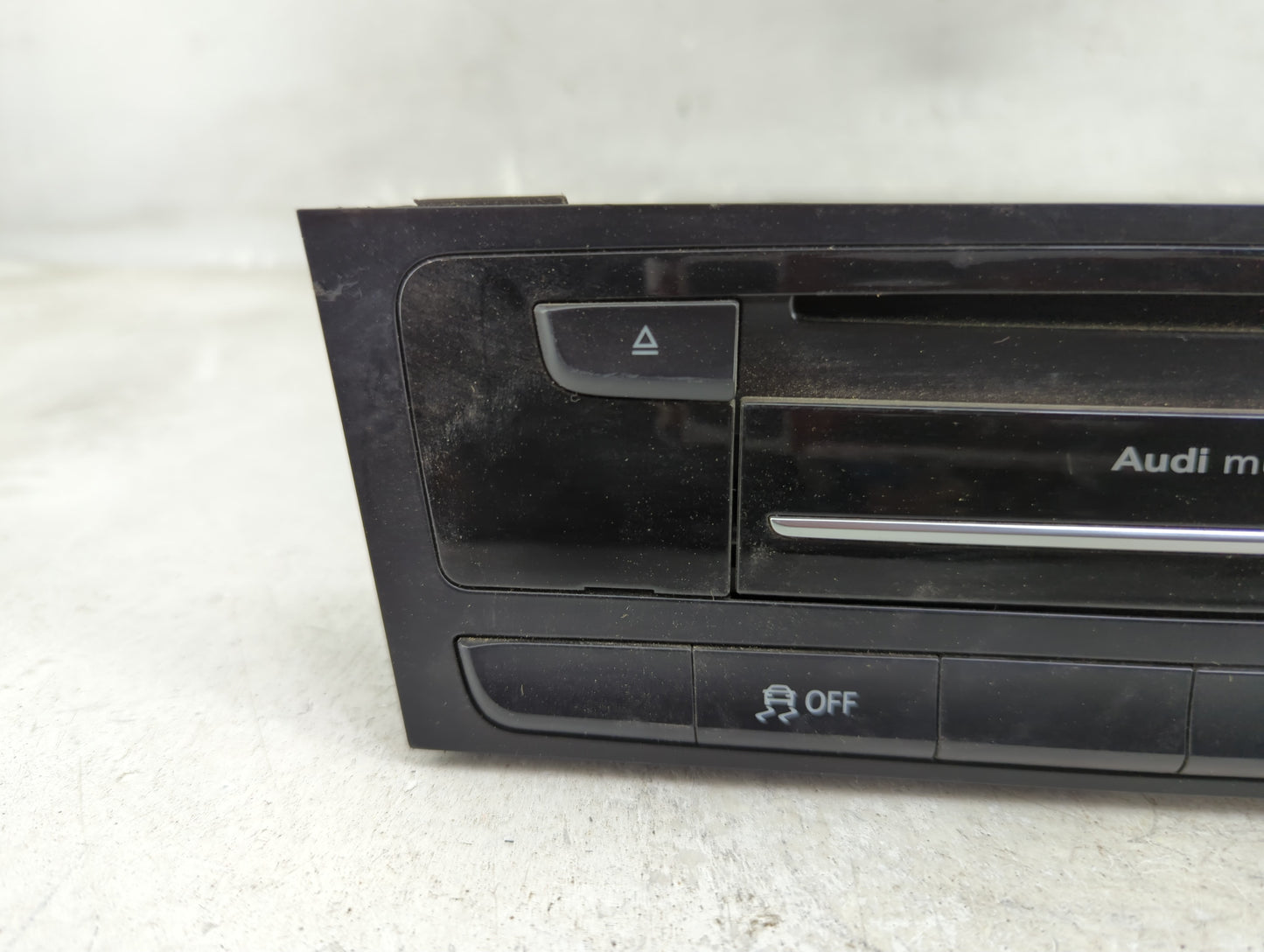 2013-2016 Audi A4 Radio AM FM Cd Player Receiver Replacement P/N:005WWDA0303 AD10-0169005 Fits OEM Used Auto Parts - Oemused
