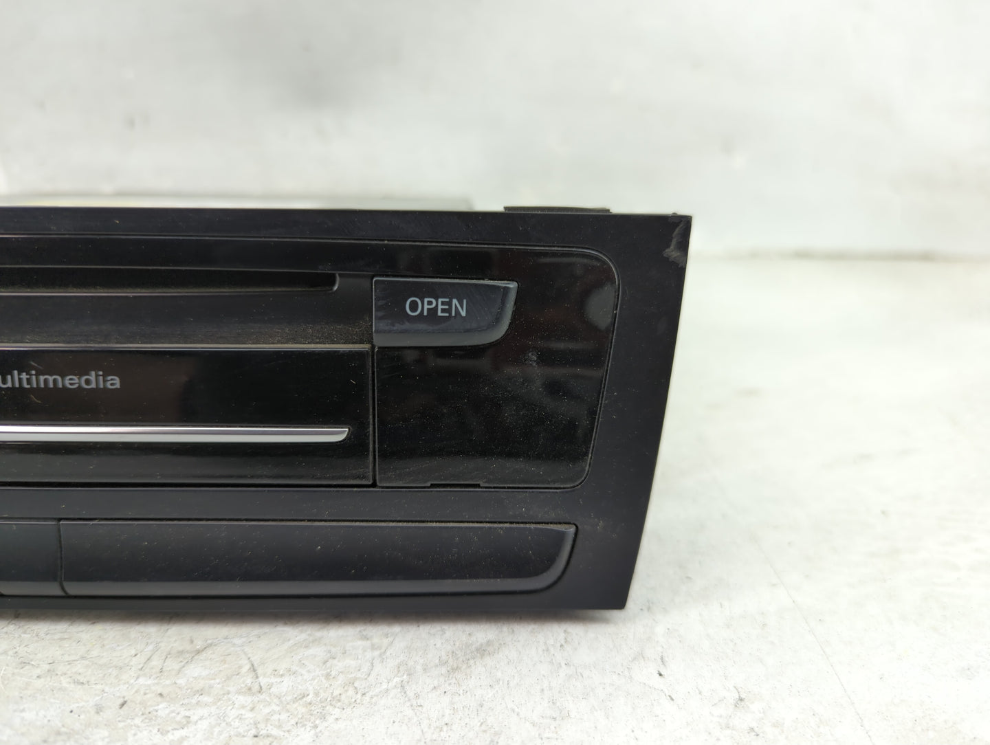 2013-2016 Audi A4 Radio AM FM Cd Player Receiver Replacement P/N:005WWDA0303 AD10-0169005 Fits OEM Used Auto Parts - Oemused