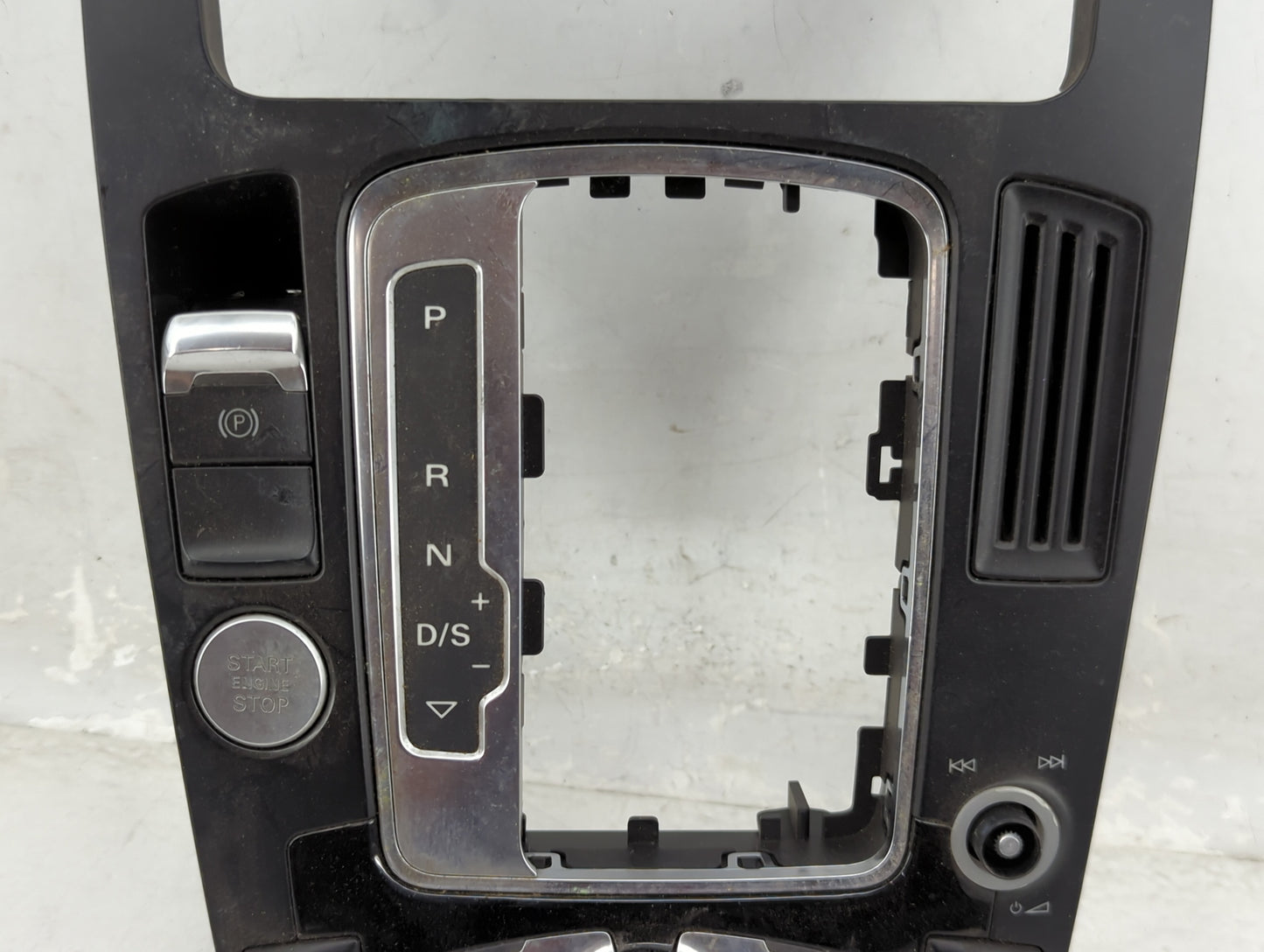 2013-2016 Audi A4 Radio Control Panel - Oemusedautoparts1.com