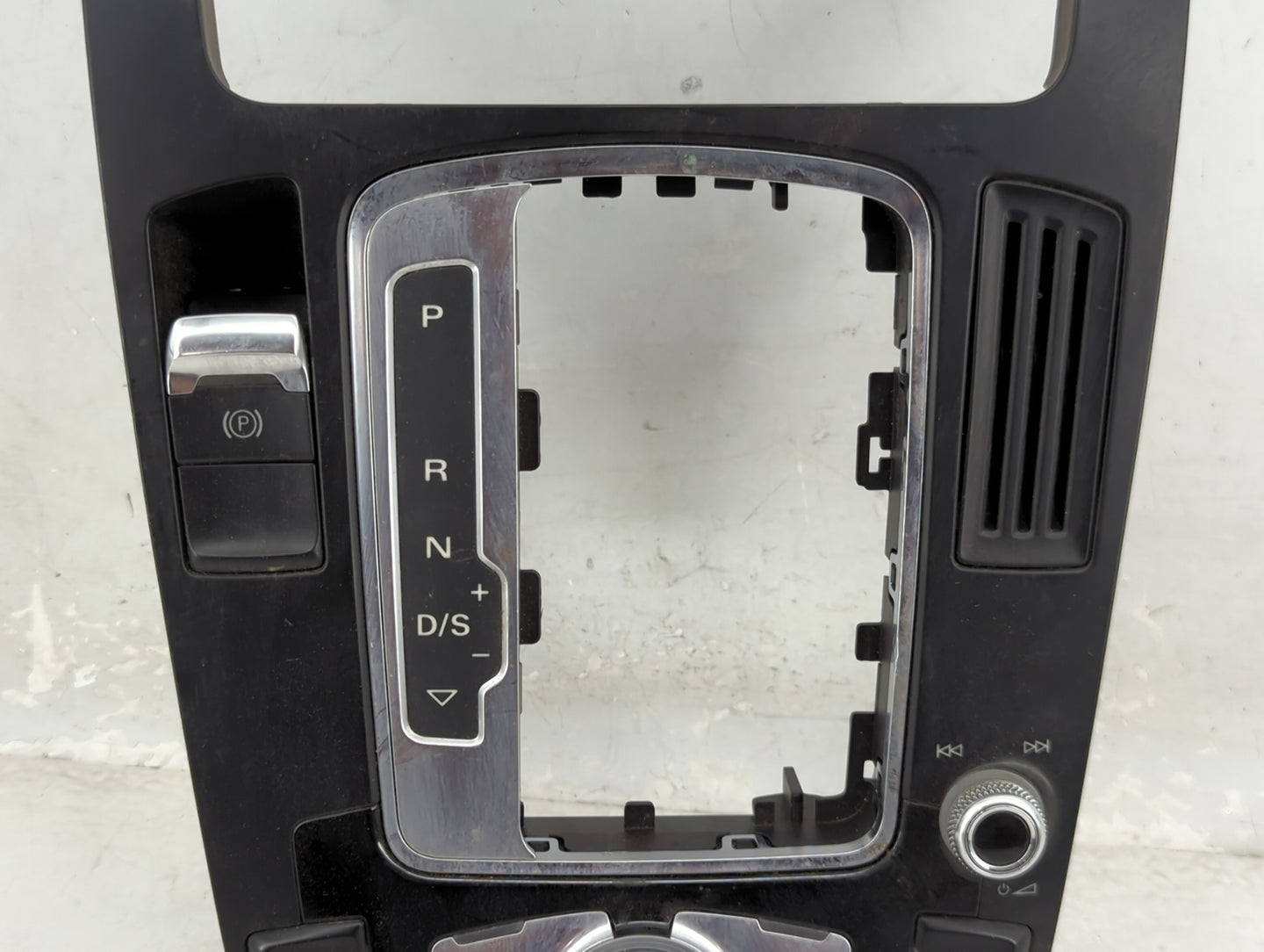 2013-2016 Audi A4 Radio Control Panel - Oemusedautoparts1.com