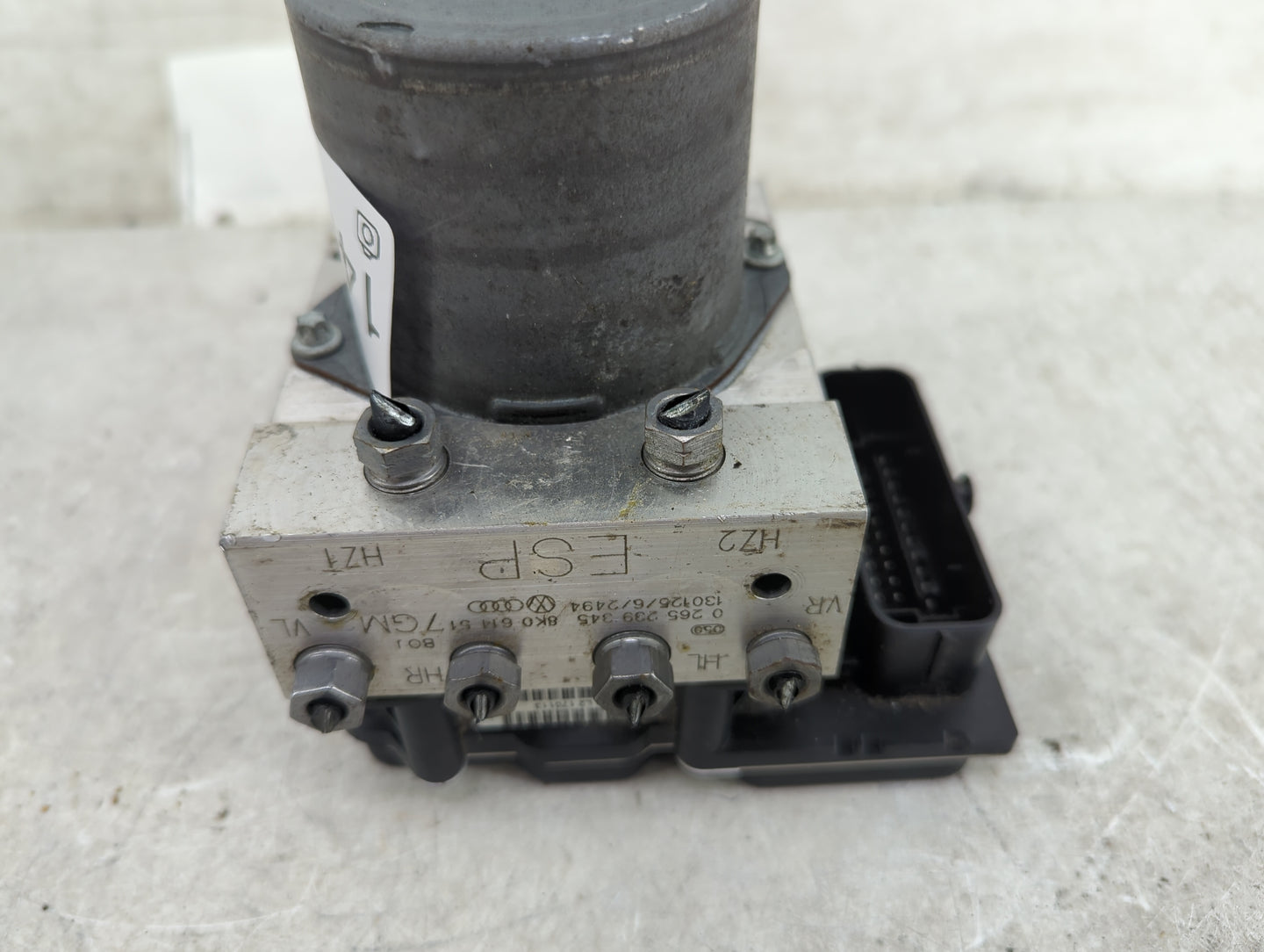 2013 Audi A4 ABS Pump Control Module Replacement P/N:0265239345 8K0614517GM Fits OEM Used Auto Parts - Oemusedautoparts1.com