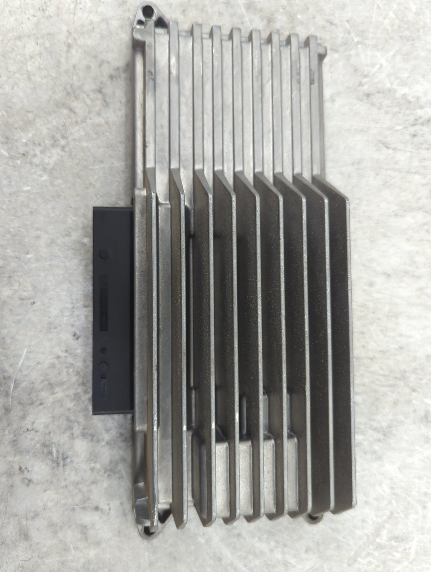2013-2016 Audi A4 Radio Speaker Amplifier 8r1035223a|8r1035223 - Oemusedautoparts1.com