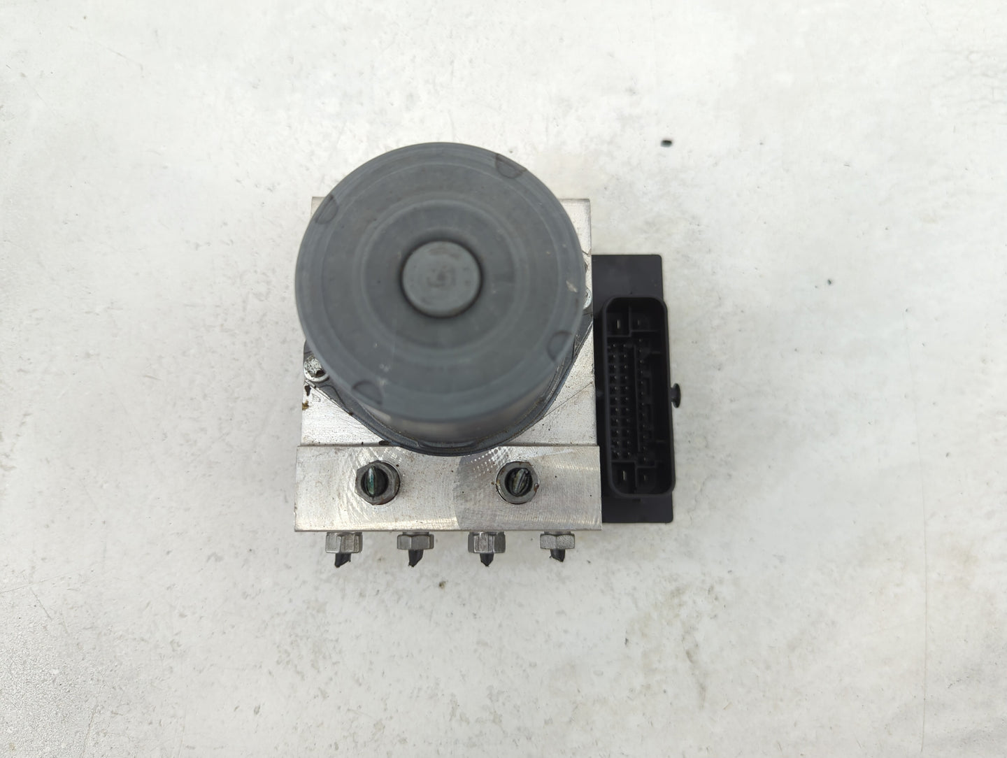 2013 Audi A4 ABS Pump Control Module Replacement P/N:8K0 907 379 CK 0 265 952 061 Fits OEM Used Auto Parts - Oemusedautopart