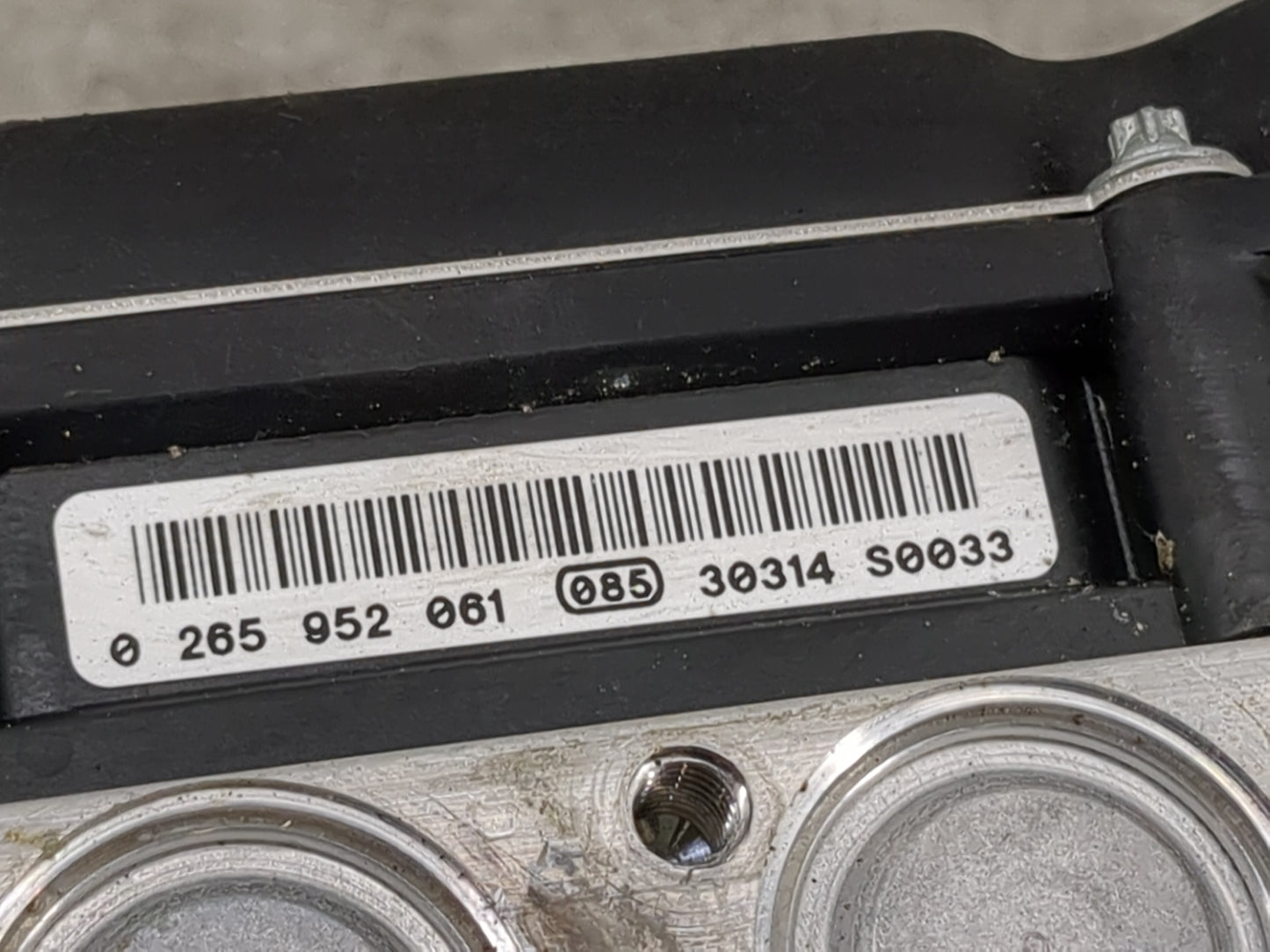 2013 Audi A4 ABS Pump Control Module Replacement P/N:0 265 952 061 Fits OEM Used Auto Parts - Oemusedautoparts1.com