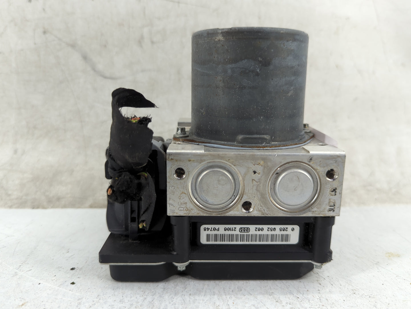 2013 Audi A4 ABS Pump Control Module Replacement P/N:8K0 907 379 CH Fits OEM Used Auto Parts - Oemusedautoparts1.com