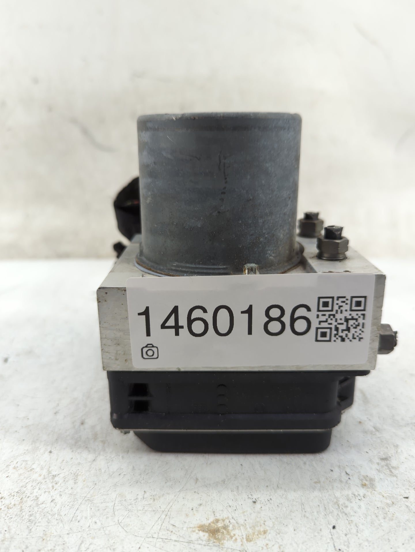2013 Audi A4 ABS Pump Control Module Replacement P/N:8K0 907 379 CH Fits OEM Used Auto Parts - Oemusedautoparts1.com