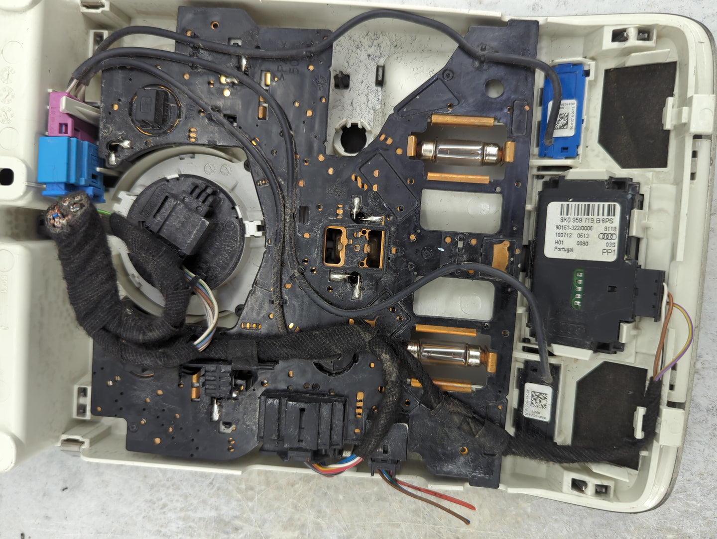 2013-2015 Audi A4 Overhead Roof Console Black - Oemusedautoparts1.com