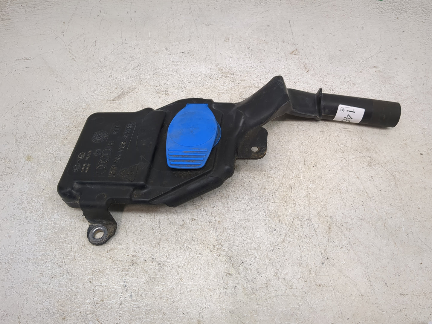 2009-2016 Audi A4 Windshield Washer Fluid Reservoir Bottle 1466172 - Oemusedautoparts1.com