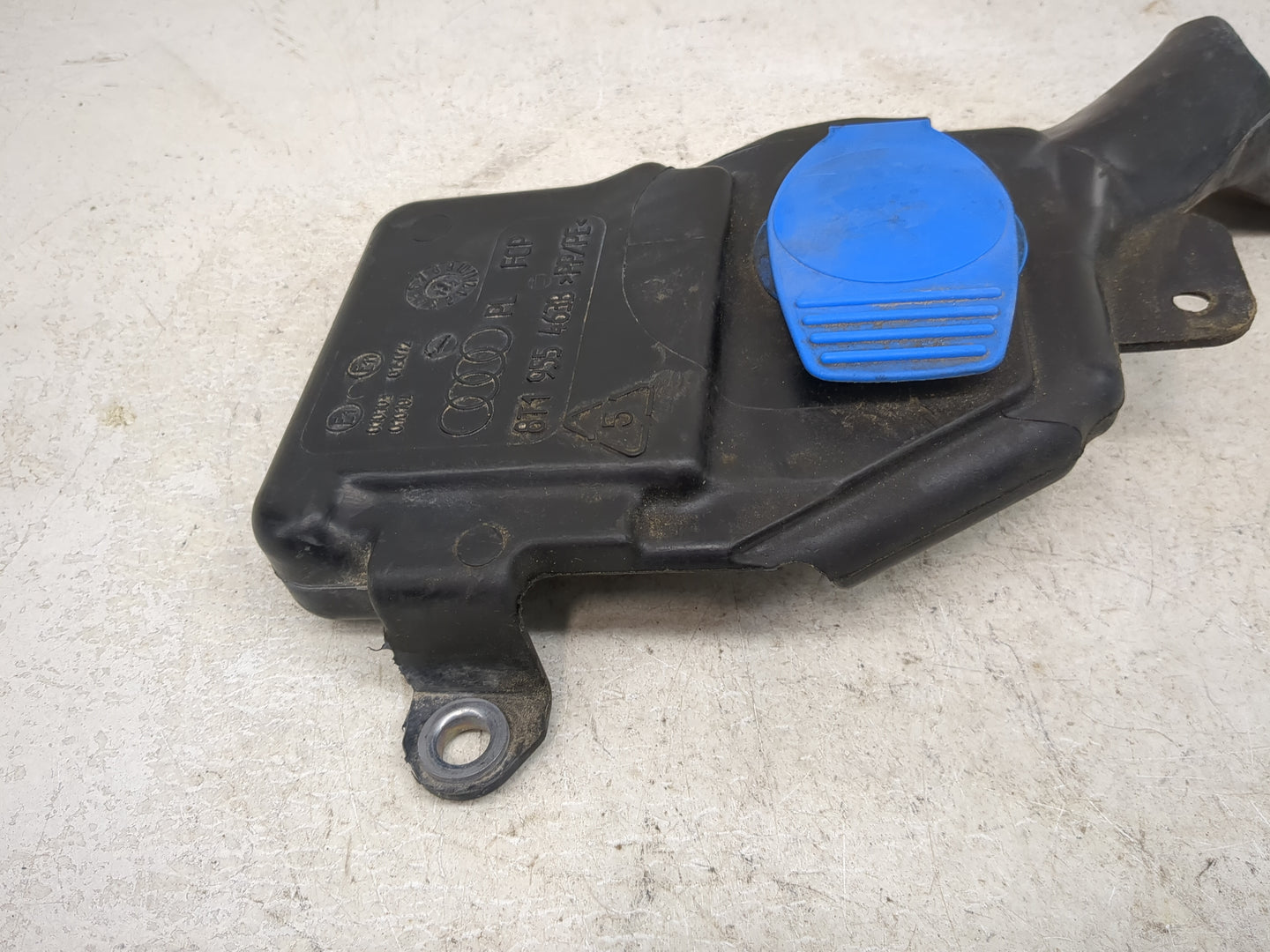 2009-2016 Audi A4 Windshield Washer Fluid Reservoir Bottle 1466172 - Oemusedautoparts1.com