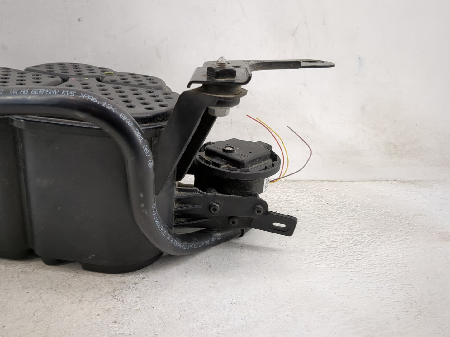 2013 Audi A4 Fuel Vapor Charcoal Canister - Oemusedautoparts1.com