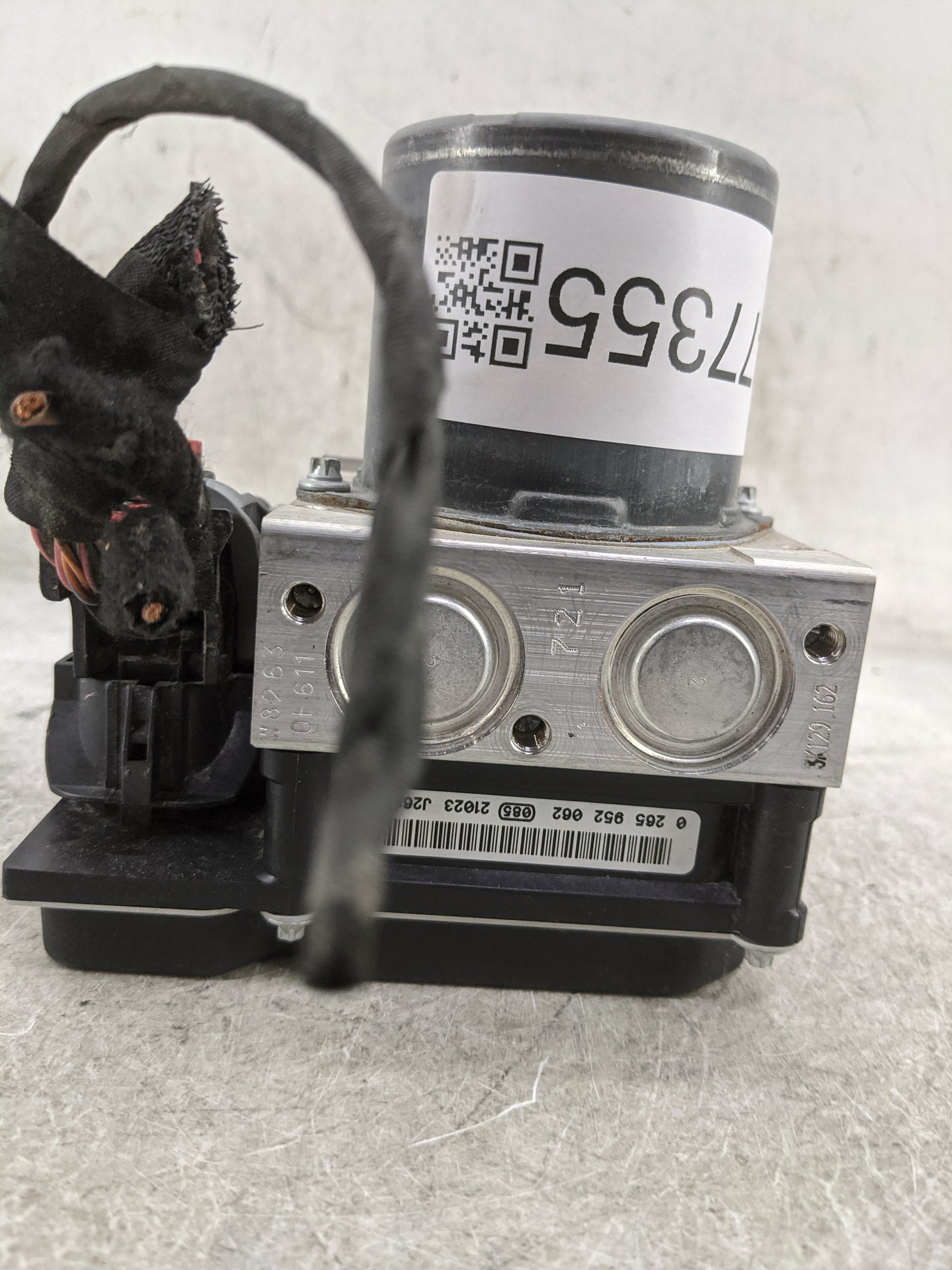 2013 Audi A4 ABS Pump Control Module Replacement P/N:8K0907379CH 0265239348, 8K0614517GH, 0265952062 Fits OEM Used Auto Part
