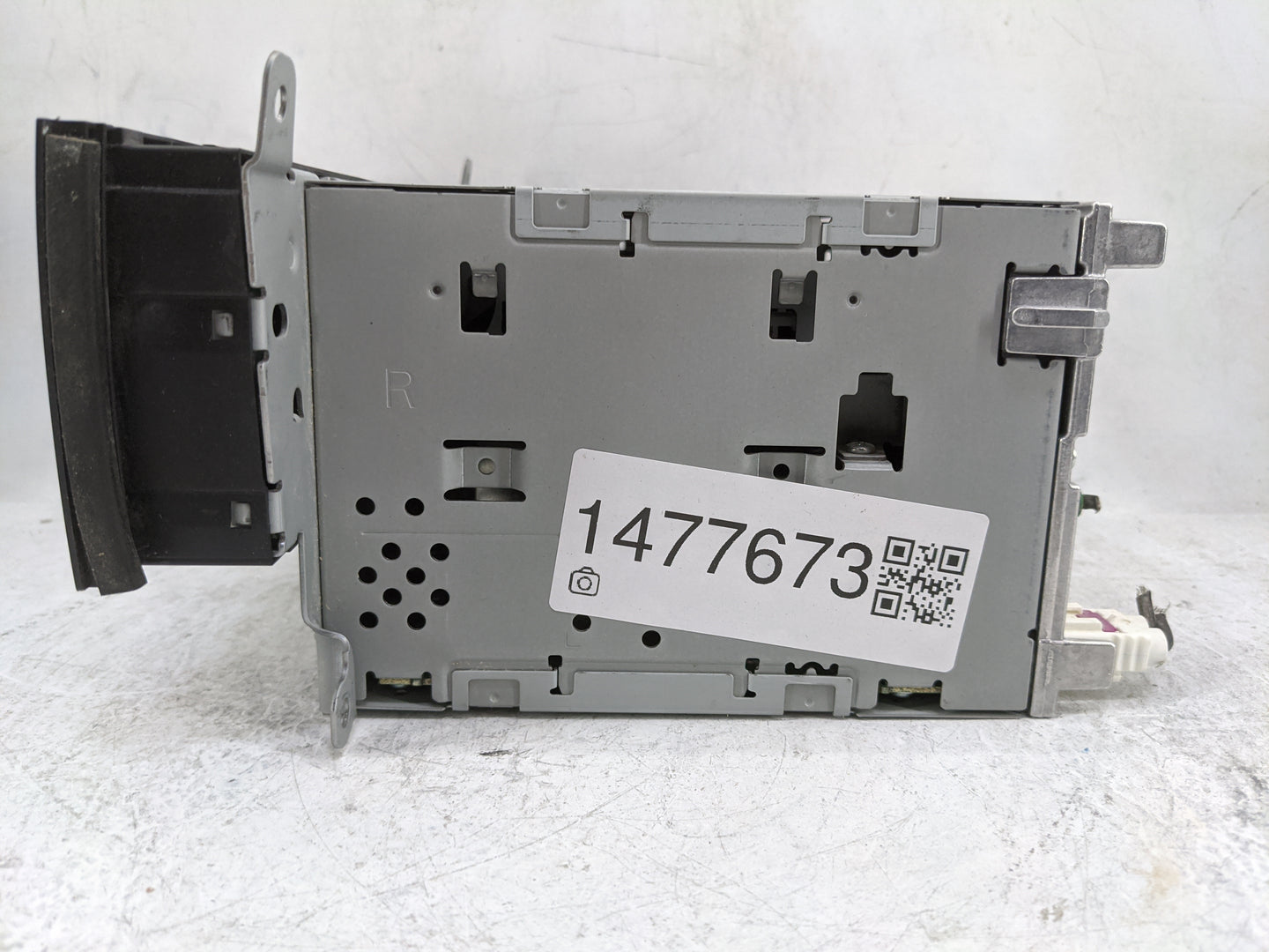 2013 Audi A4 Radio AM FM Cd Player Receiver Replacement P/N:8R1035186H CQ-JA12E2AE Fits Fits 2014 2015 2016 OEM Used Auto Pa