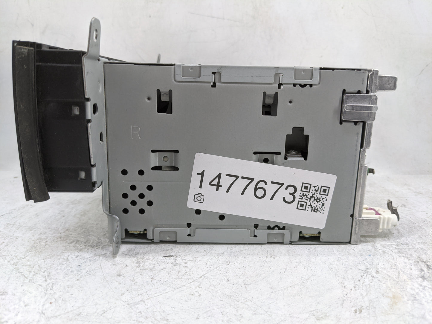 2013 Audi A4 Radio AM FM Cd Player Receiver Replacement P/N:8R1035186H CQ-JA12E2AE Fits Fits 2014 2015 2016 OEM Used Auto Pa