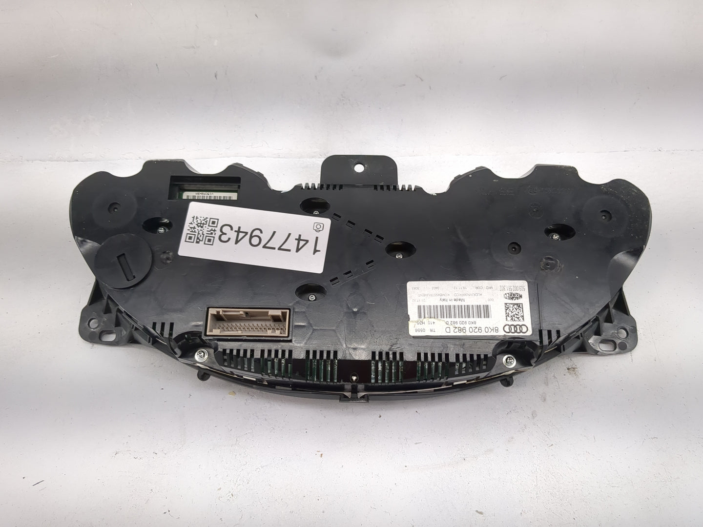 2013 Audi A4 Instrument Cluster Speedometer Gauges P/N:8K0920982D 503002561302 Miles: Fits OEM Used Auto Parts - Oemusedauto