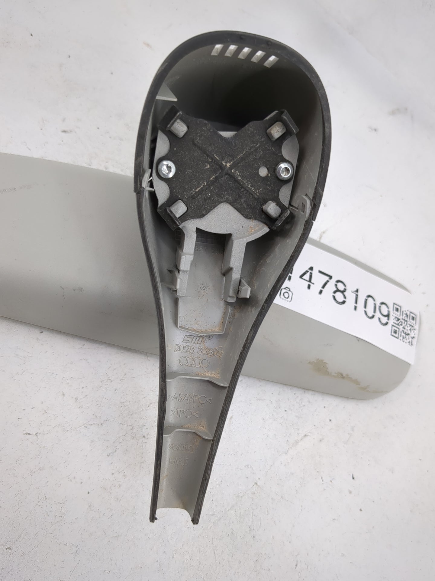 2013 Audi A4 Interior Rear View Mirror Replacement OEM P/N:8T0857511J 021217, E1021217 Fits OEM Used Auto Parts - Oemusedaut