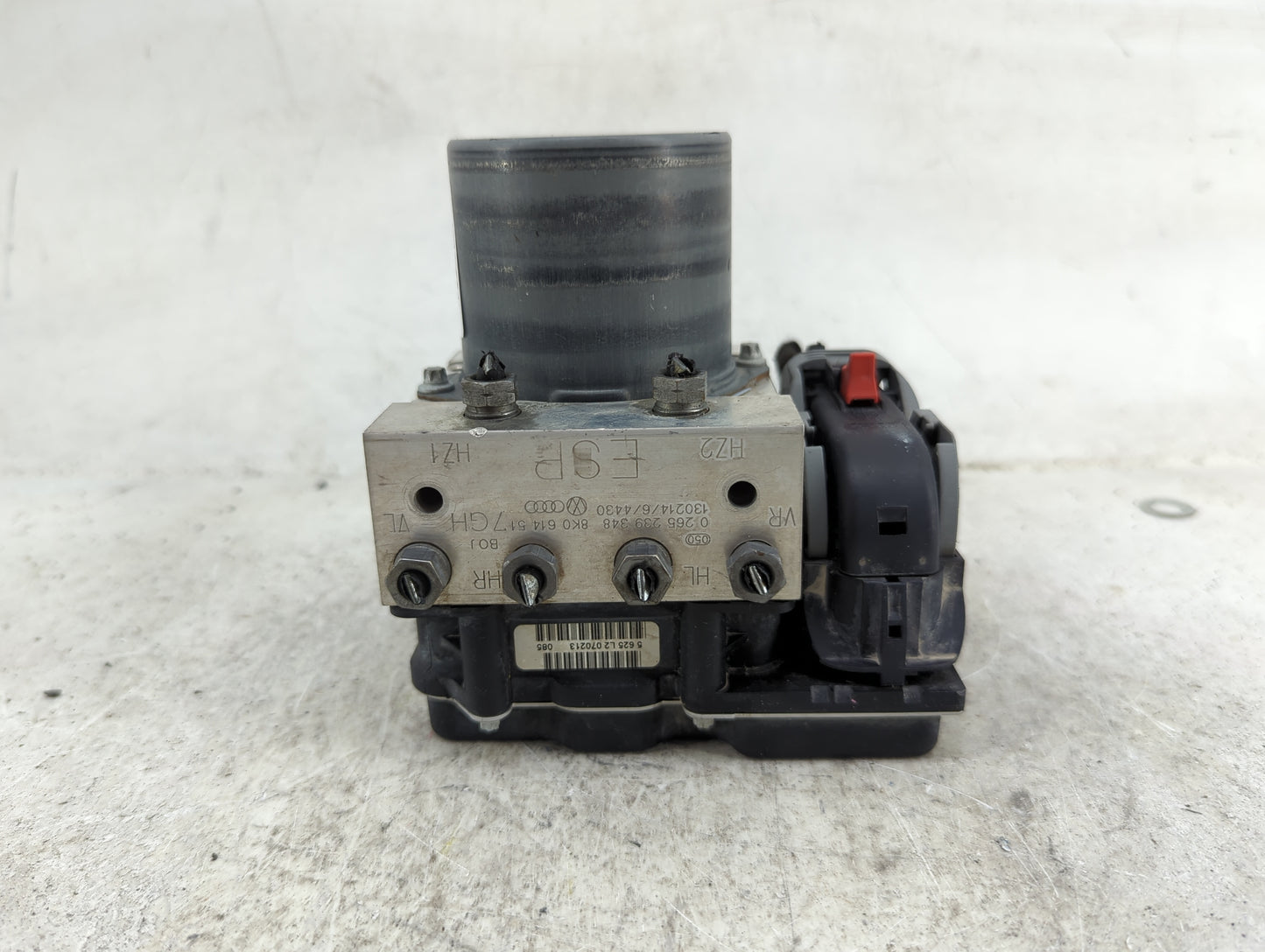 2013 Audi A4 ABS Pump Control Module Replacement P/N:8K0 907 379 CH 8K0 614 517 GH, 0 265 235 348, 0 265 952 662, 30208 T230