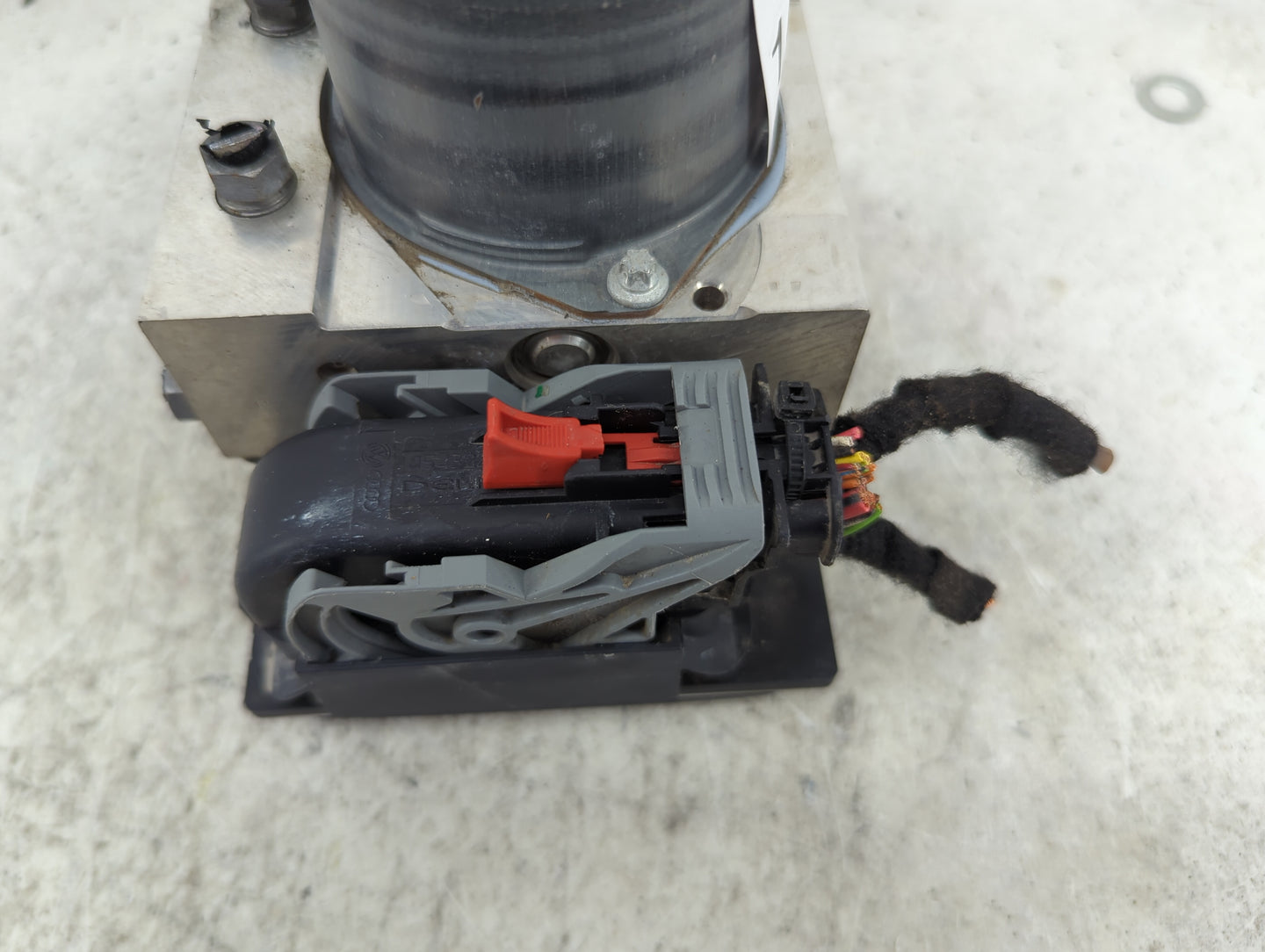 2013 Audi A4 ABS Pump Control Module Replacement P/N:8K0 907 379 CH 8K0 614 517 GH, 0 265 235 348, 0 265 952 662, 30208 T230