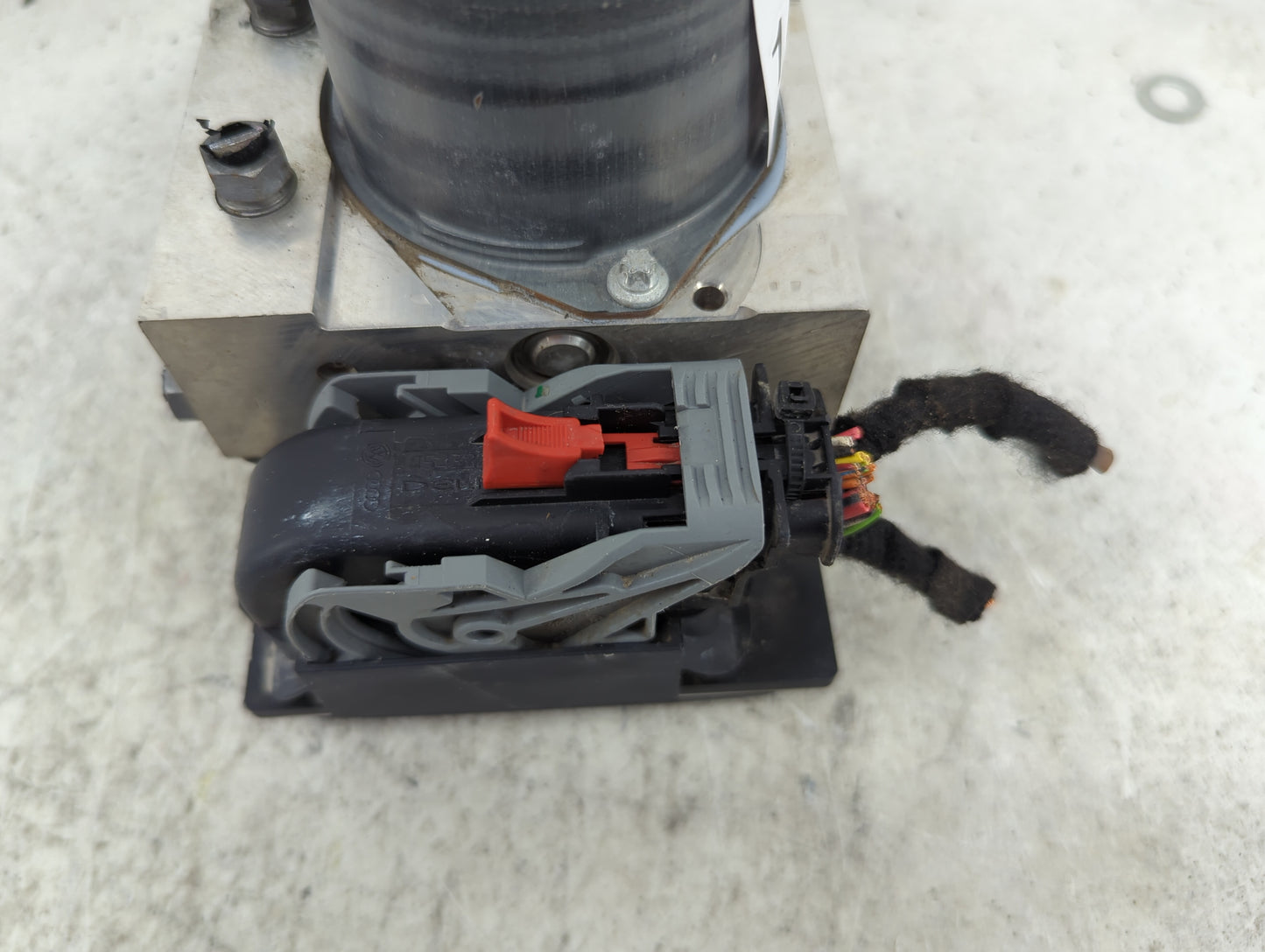 2013 Audi A4 ABS Pump Control Module Replacement P/N:8K0 907 379 CH 8K0 614 517 GH, 0 265 235 348, 0 265 952 662, 30208 T230