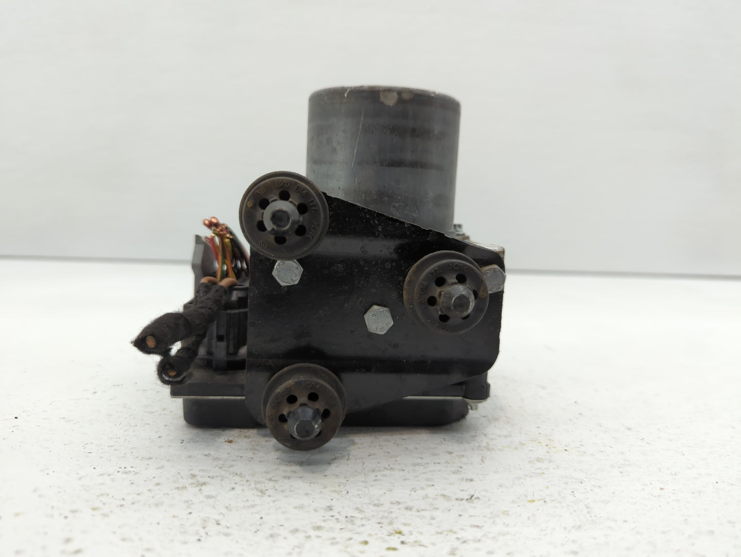 2013 Audi A4 ABS Pump Control Module Replacement P/N:8K0 614 517GM 8K0 907 379 CK Fits OEM Used Auto Parts - Oemusedautopart